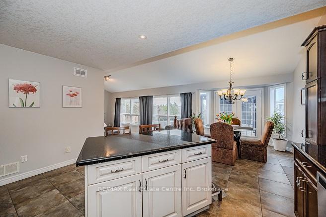 Photo 15 of 19 Bard Boulevard, Guelph, Pineridge/Westminster Woods — HOMEH