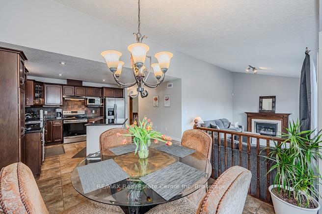 Photo 17 of 19 Bard Boulevard, Guelph, Pineridge/Westminster Woods — HOMEH