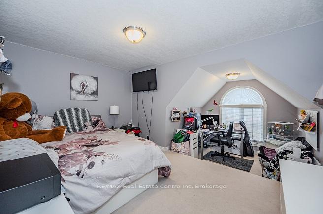 Photo 26 of 19 Bard Boulevard, Guelph, Pineridge/Westminster Woods — HOMEH