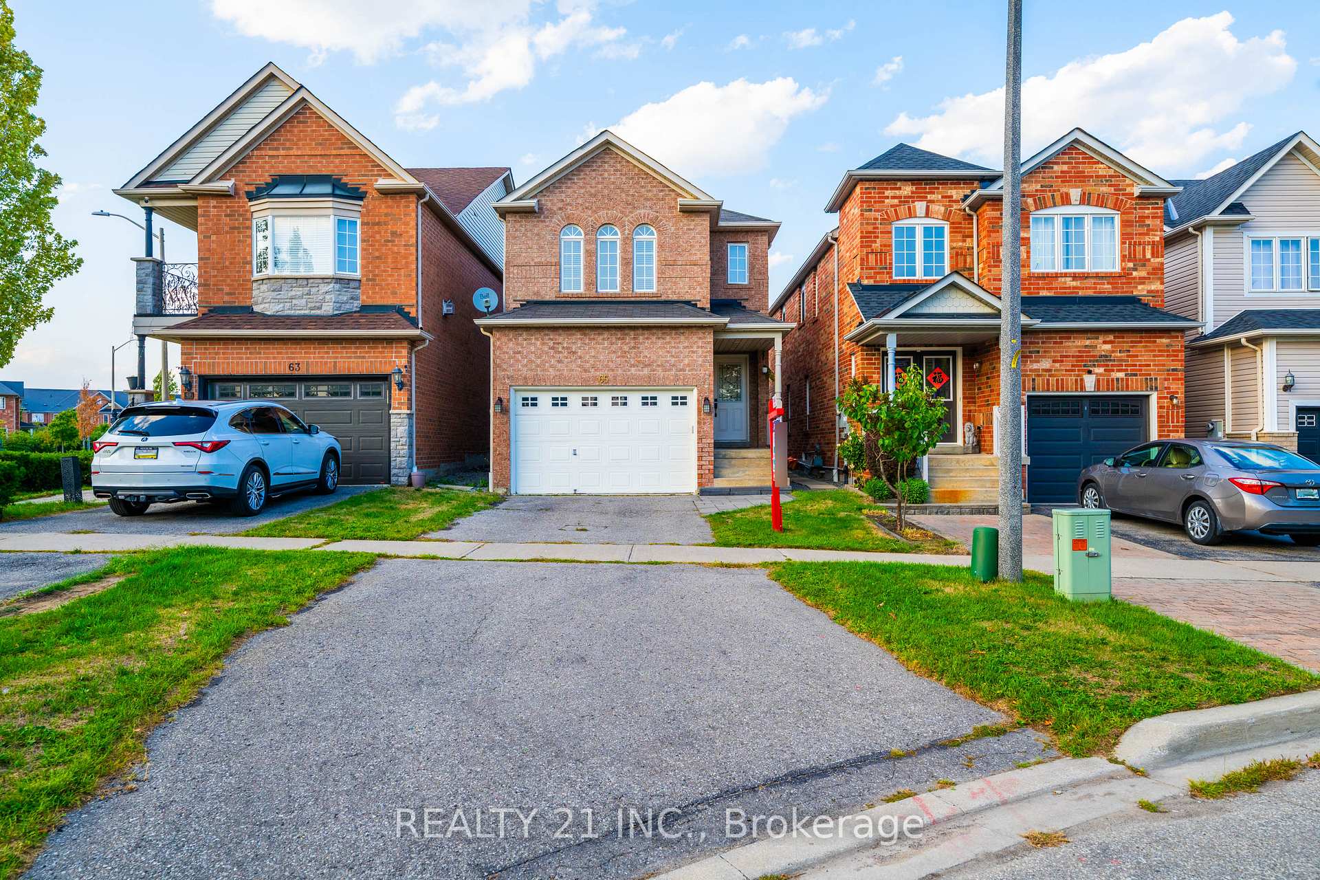 Photo 2 of 65 Howling Crescent, Ajax, South East — HOMEH
