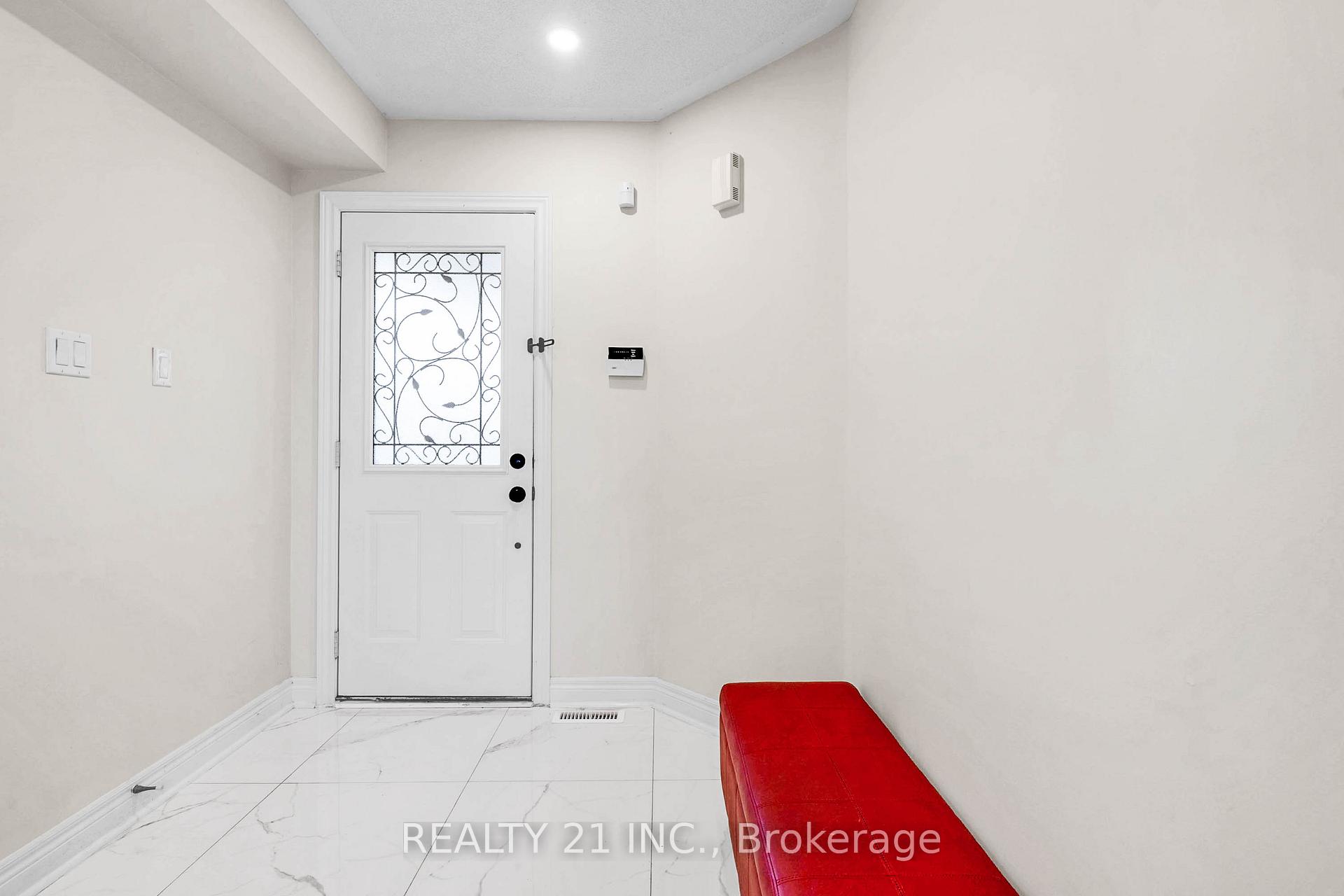 Photo 4 of 65 Howling Crescent, Ajax, South East — HOMEH