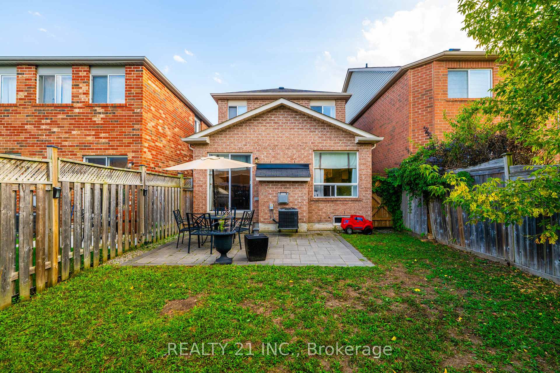 Photo 18 of 65 Howling Crescent, Ajax, South East — HOMEH