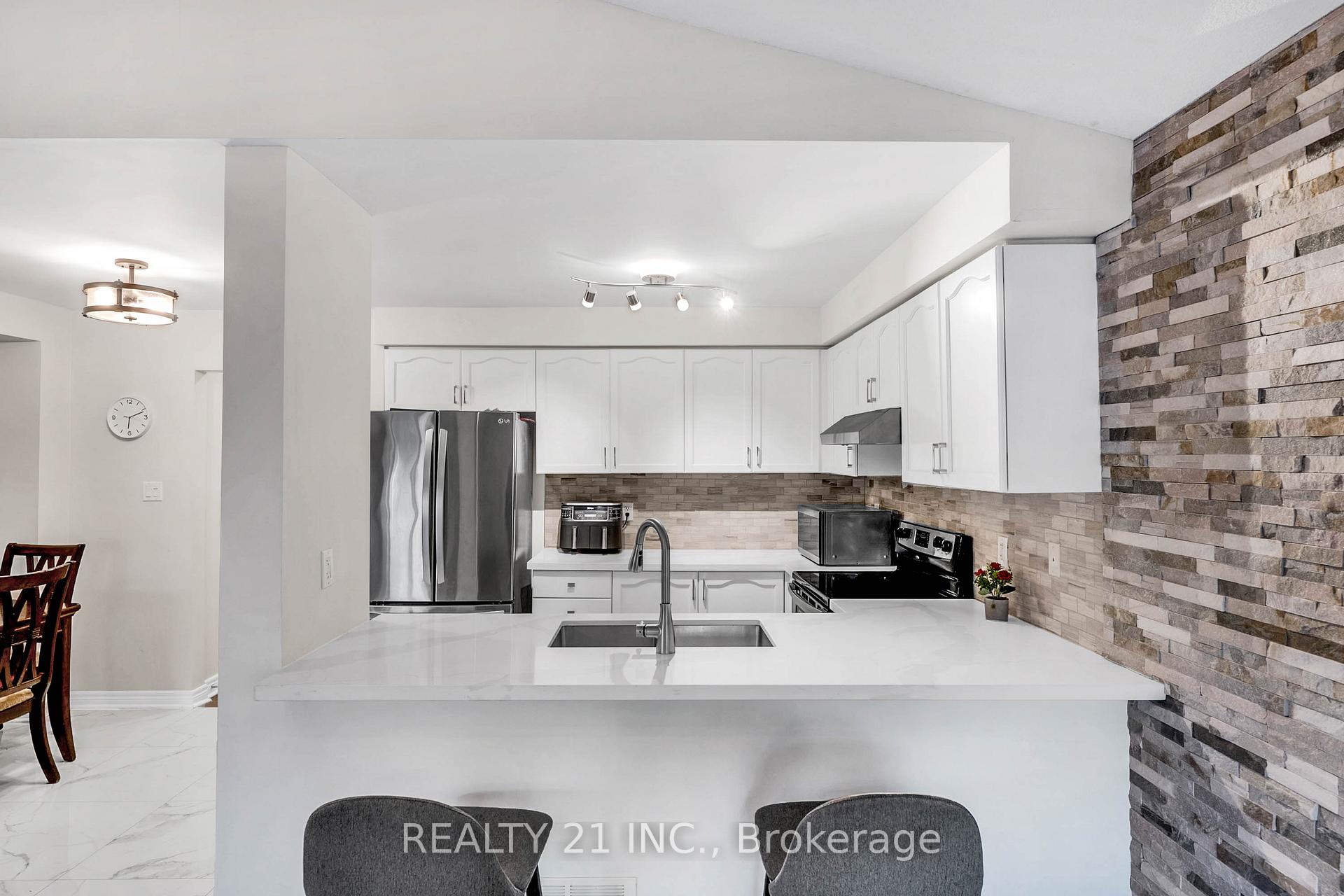 Photo 11 of 65 Howling Crescent, Ajax, South East — HOMEH