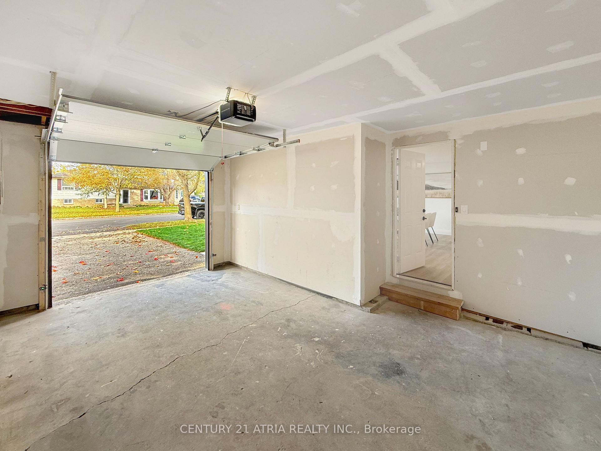 Photo 32 of 323 Nelson Street, Barrie, Grove East — HOMEH