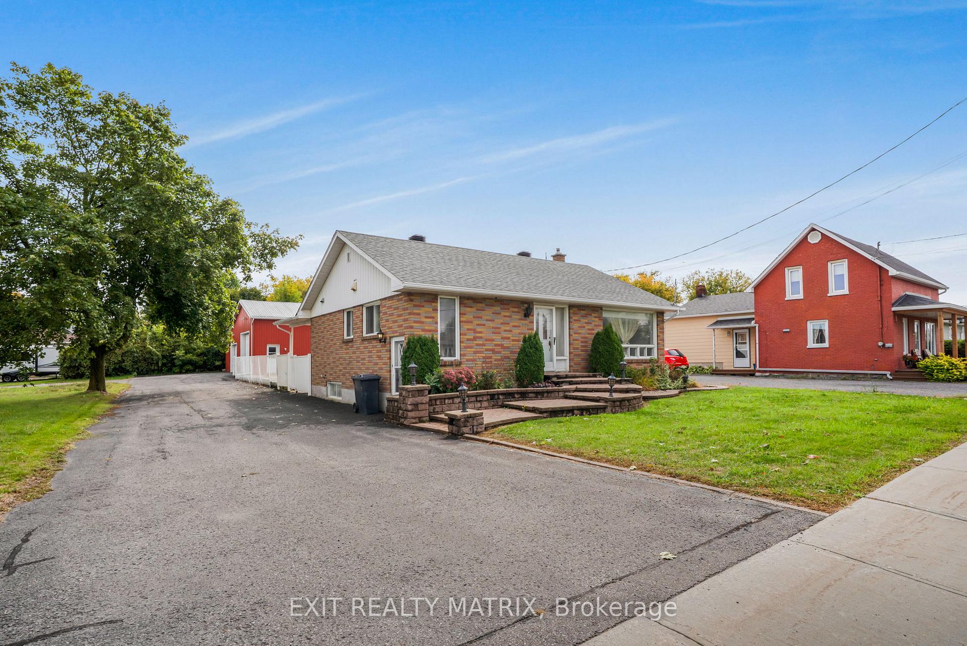 Photo 1 of 323 Longueuil Street, Champlain, L'Orignal — HOMEH