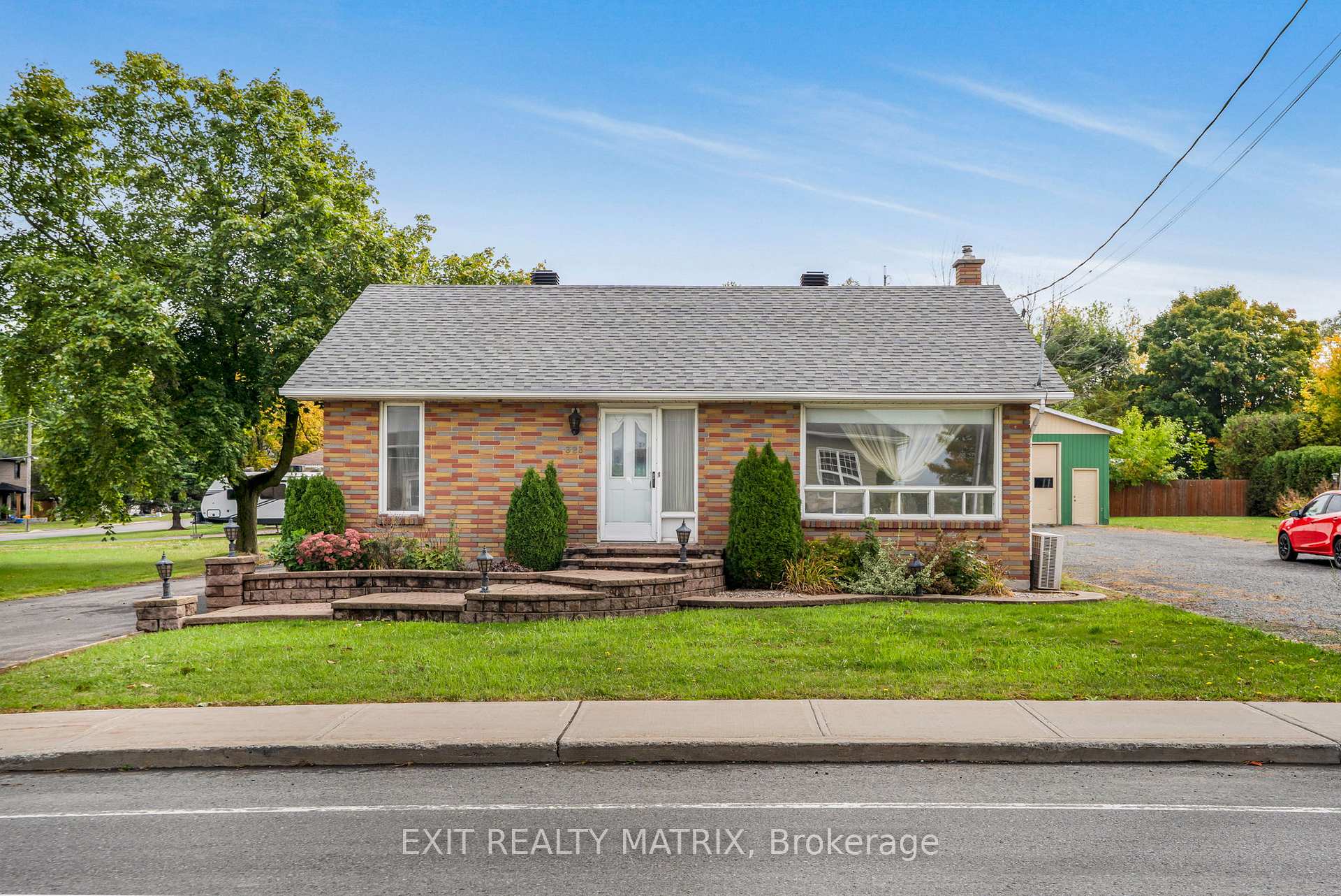 Photo 4 of 323 Longueuil Street, Champlain, L'Orignal — HOMEH