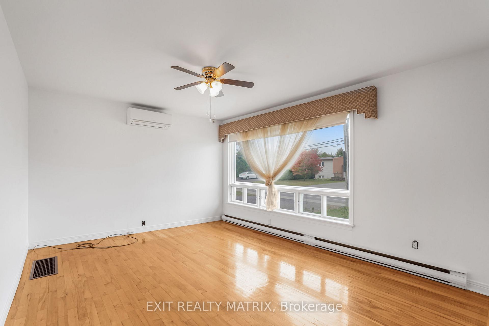 Photo 6 of 323 Longueuil Street, Champlain, L'Orignal — HOMEH