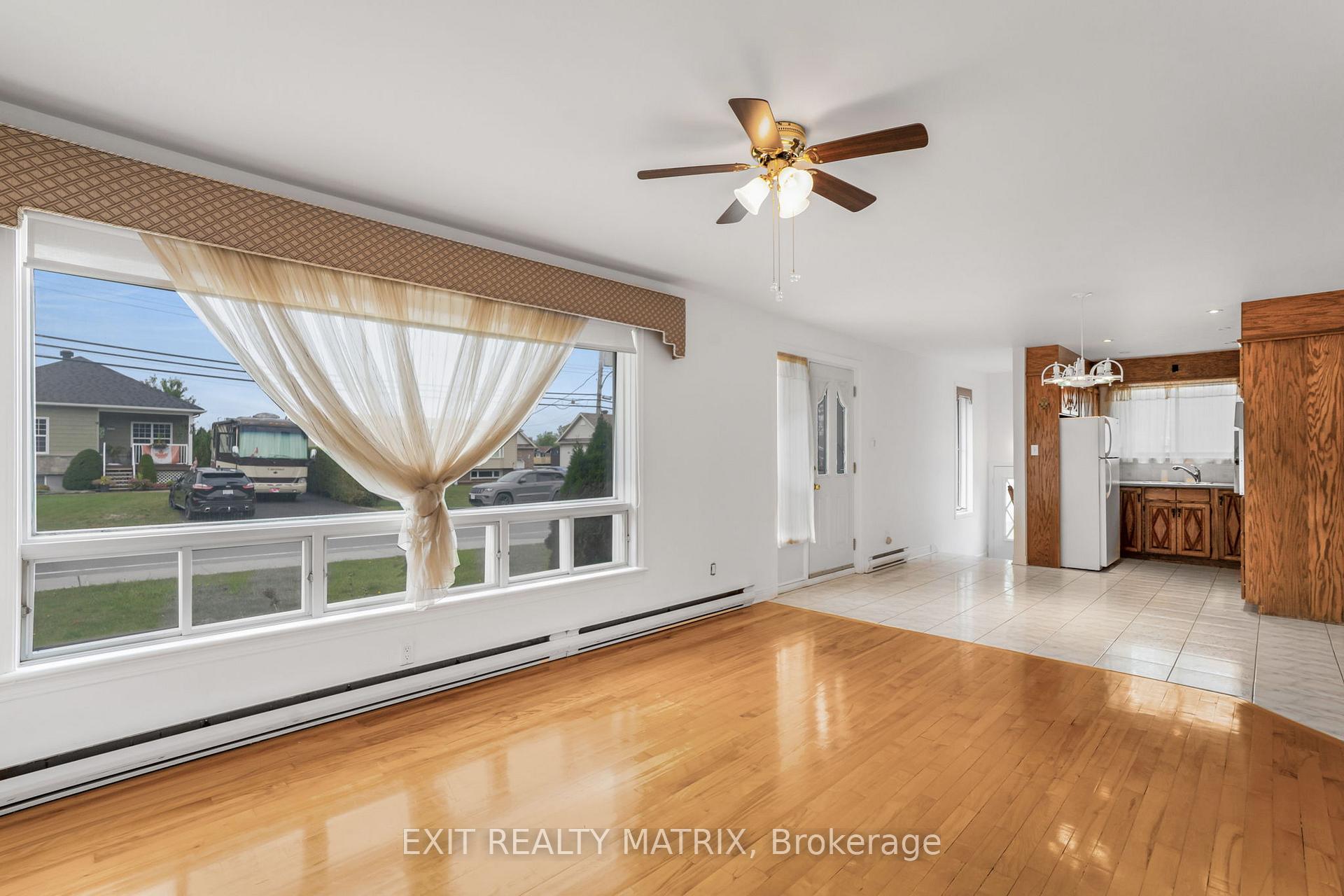 Photo 10 of 323 Longueuil Street, Champlain, L'Orignal — HOMEH