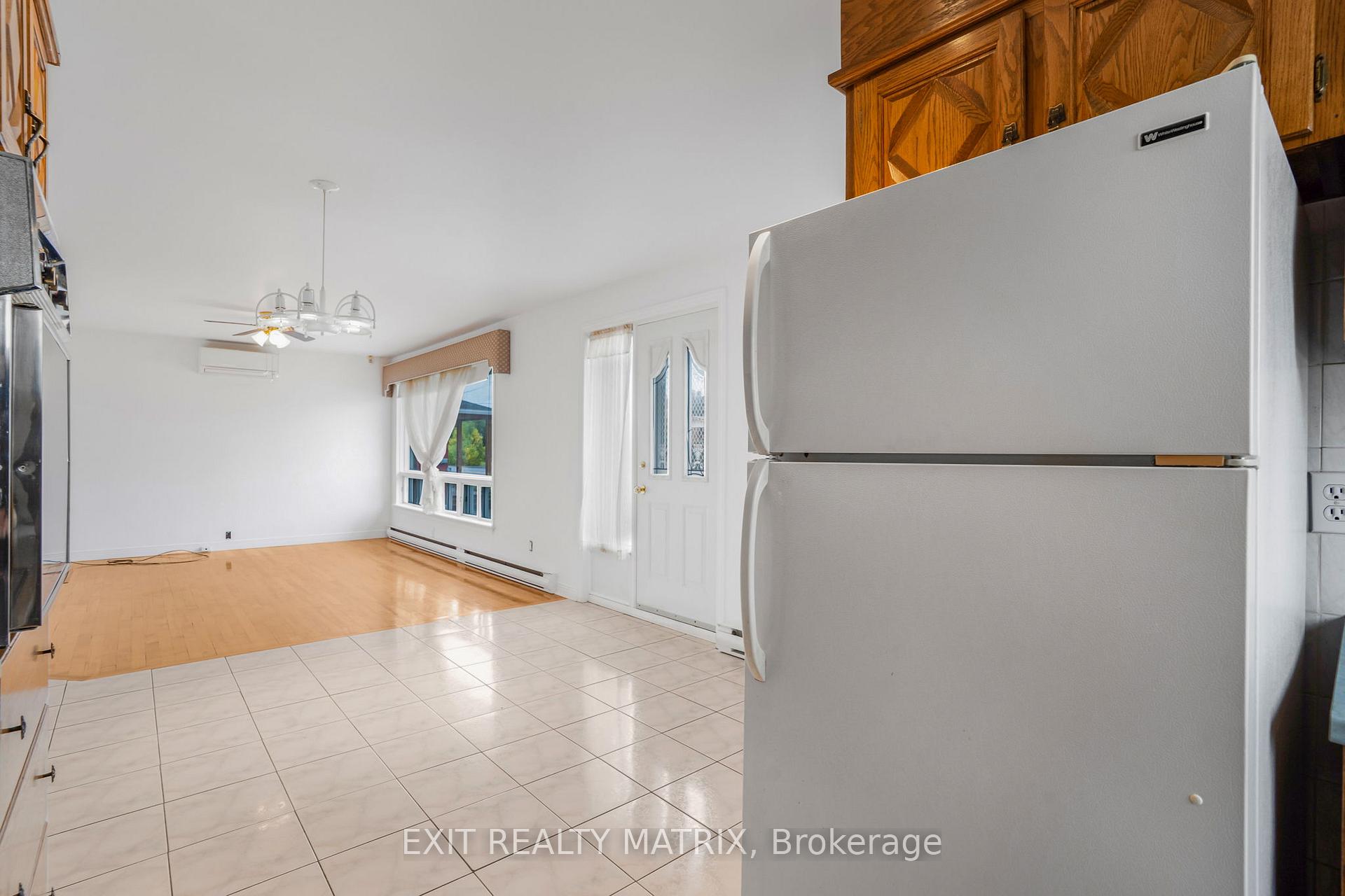 Photo 15 of 323 Longueuil Street, Champlain, L'Orignal — HOMEH