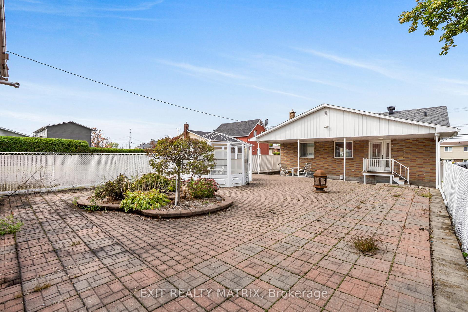 Photo 33 of 323 Longueuil Street, Champlain, L'Orignal — HOMEH