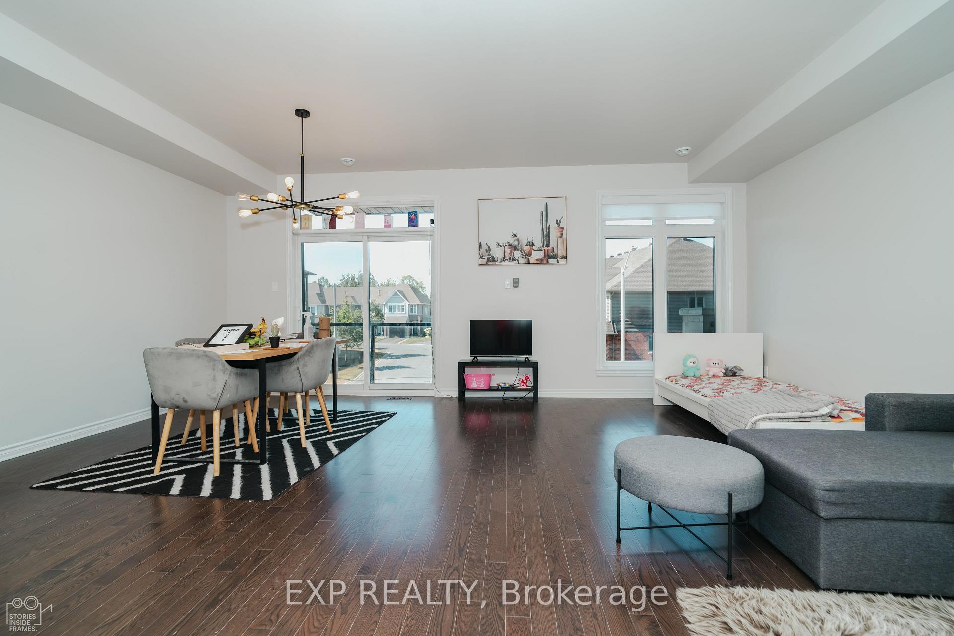 Photo 5 of 564 Labrador Crescent, Ottawa, Blossom Park/Kemp Park/Findlay Creek — HOMEH