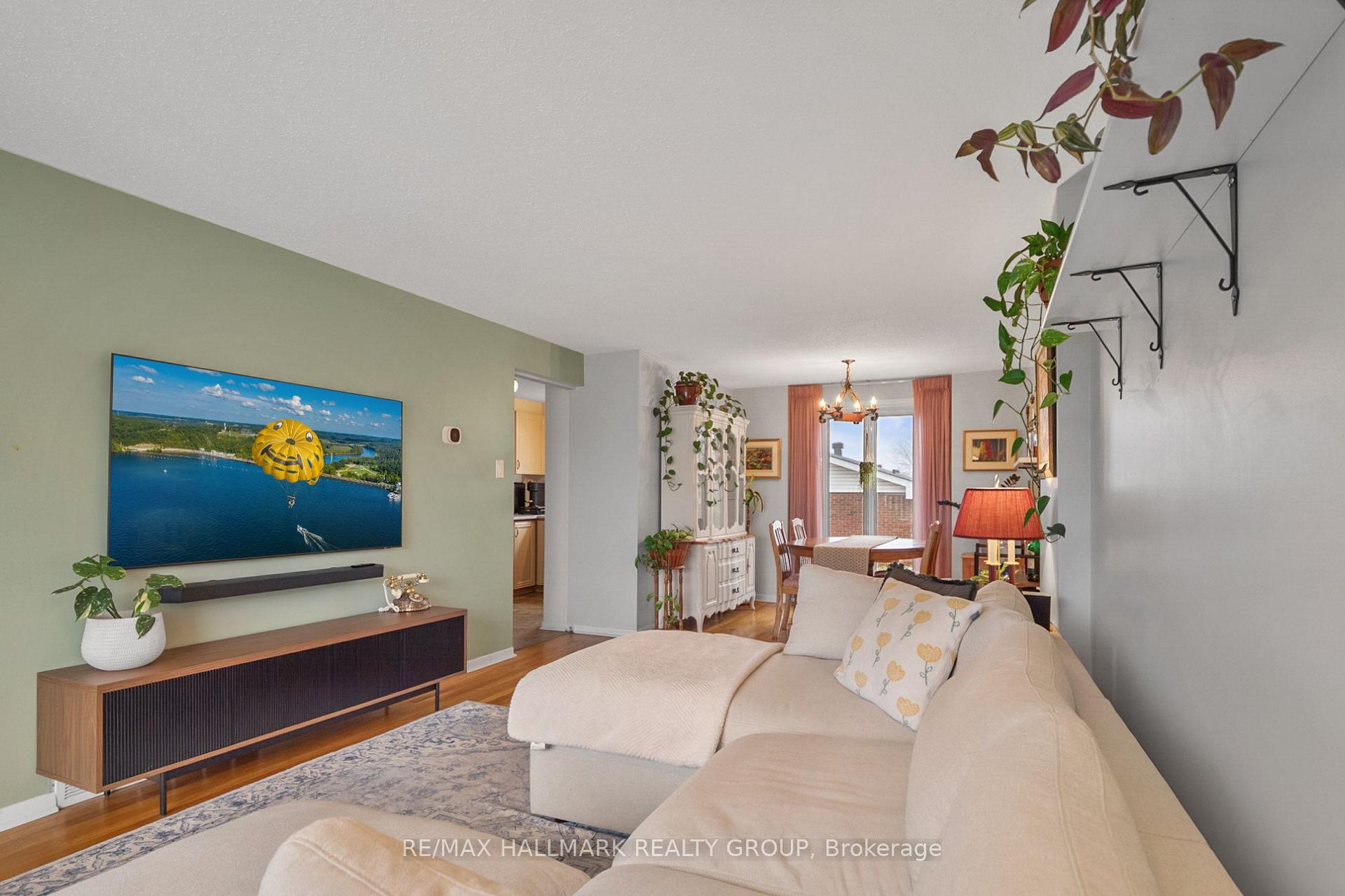 Photo 3 of 30 Tiverton Drive, Ottawa, Borden Farm/Stewart Farm/Carleton Heights/Parkwood Hills — HOMEH