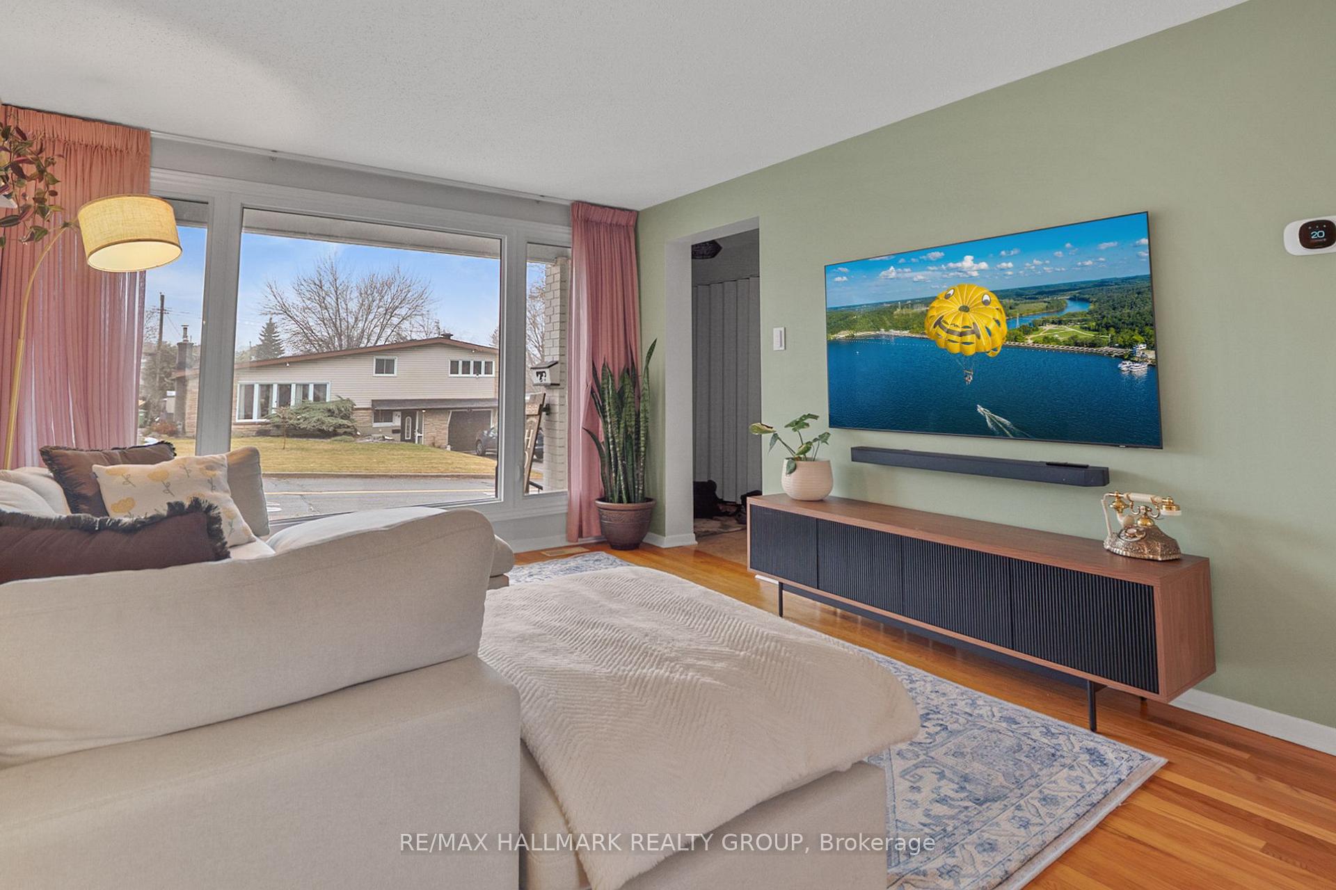 Photo 5 of 30 Tiverton Drive, Ottawa, Borden Farm/Stewart Farm/Carleton Heights/Parkwood Hills — HOMEH