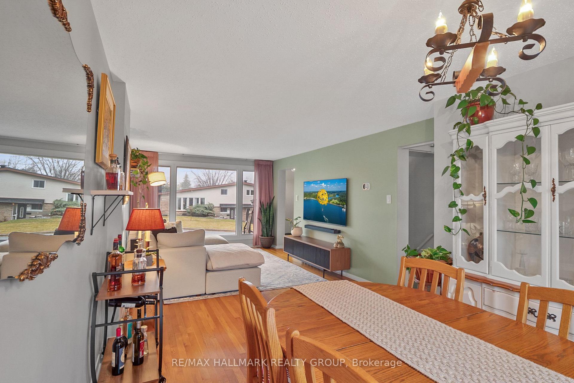 Photo 6 of 30 Tiverton Drive, Ottawa, Borden Farm/Stewart Farm/Carleton Heights/Parkwood Hills — HOMEH