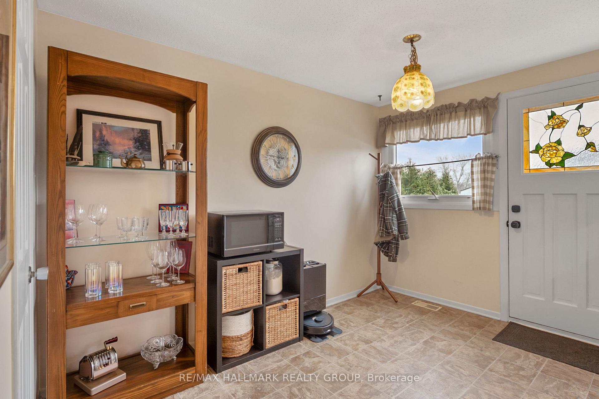 Photo 10 of 30 Tiverton Drive, Ottawa, Borden Farm/Stewart Farm/Carleton Heights/Parkwood Hills — HOMEH