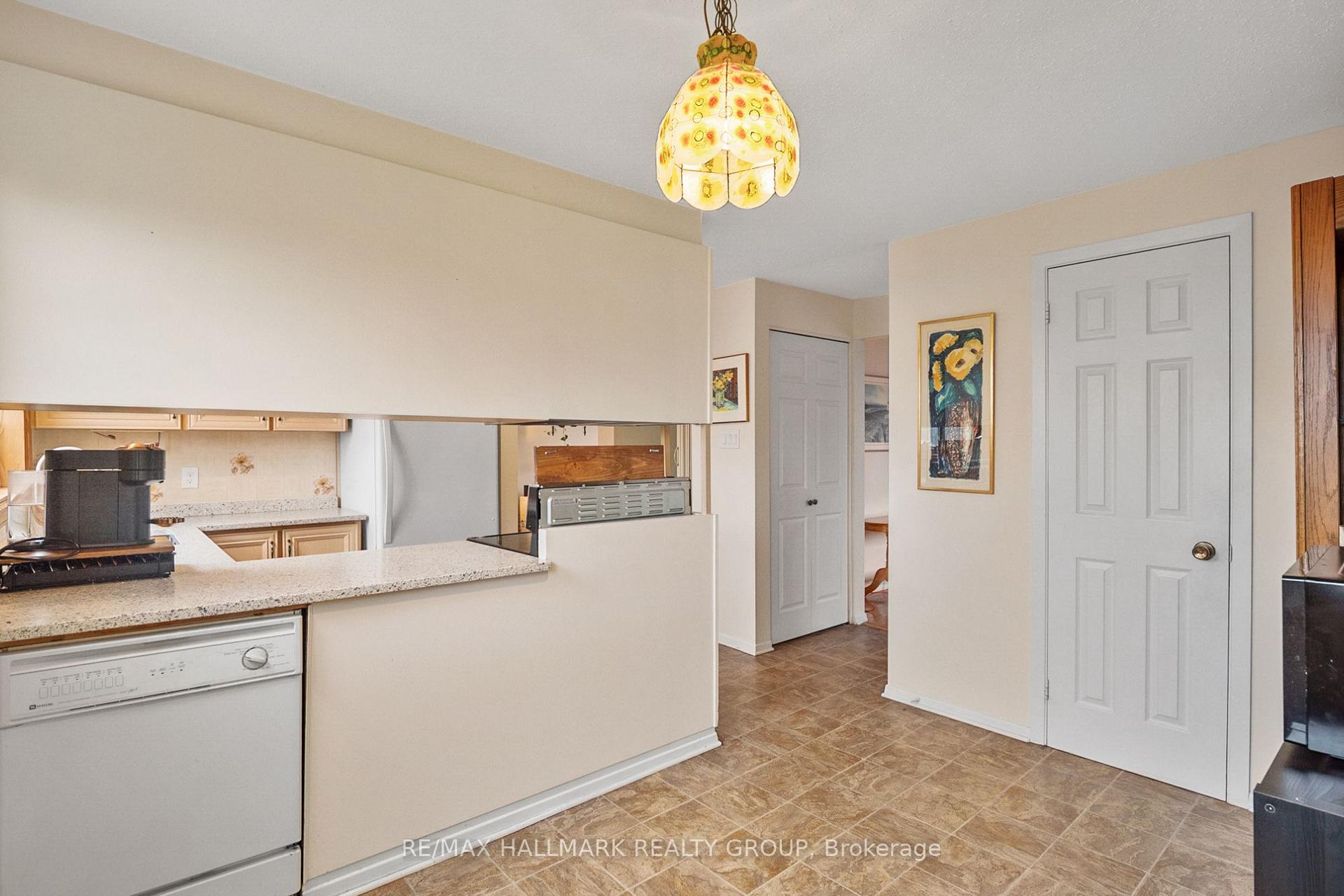 Photo 11 of 30 Tiverton Drive, Ottawa, Borden Farm/Stewart Farm/Carleton Heights/Parkwood Hills — HOMEH