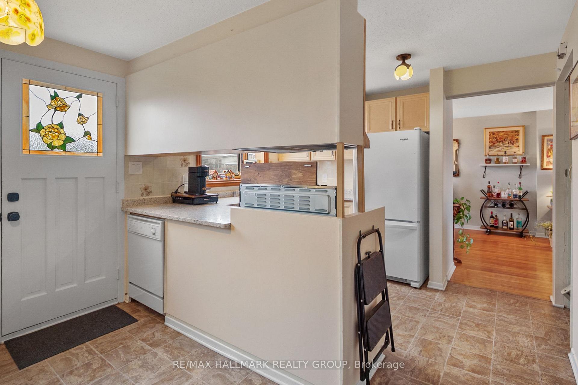Photo 9 of 30 Tiverton Drive, Ottawa, Borden Farm/Stewart Farm/Carleton Heights/Parkwood Hills — HOMEH