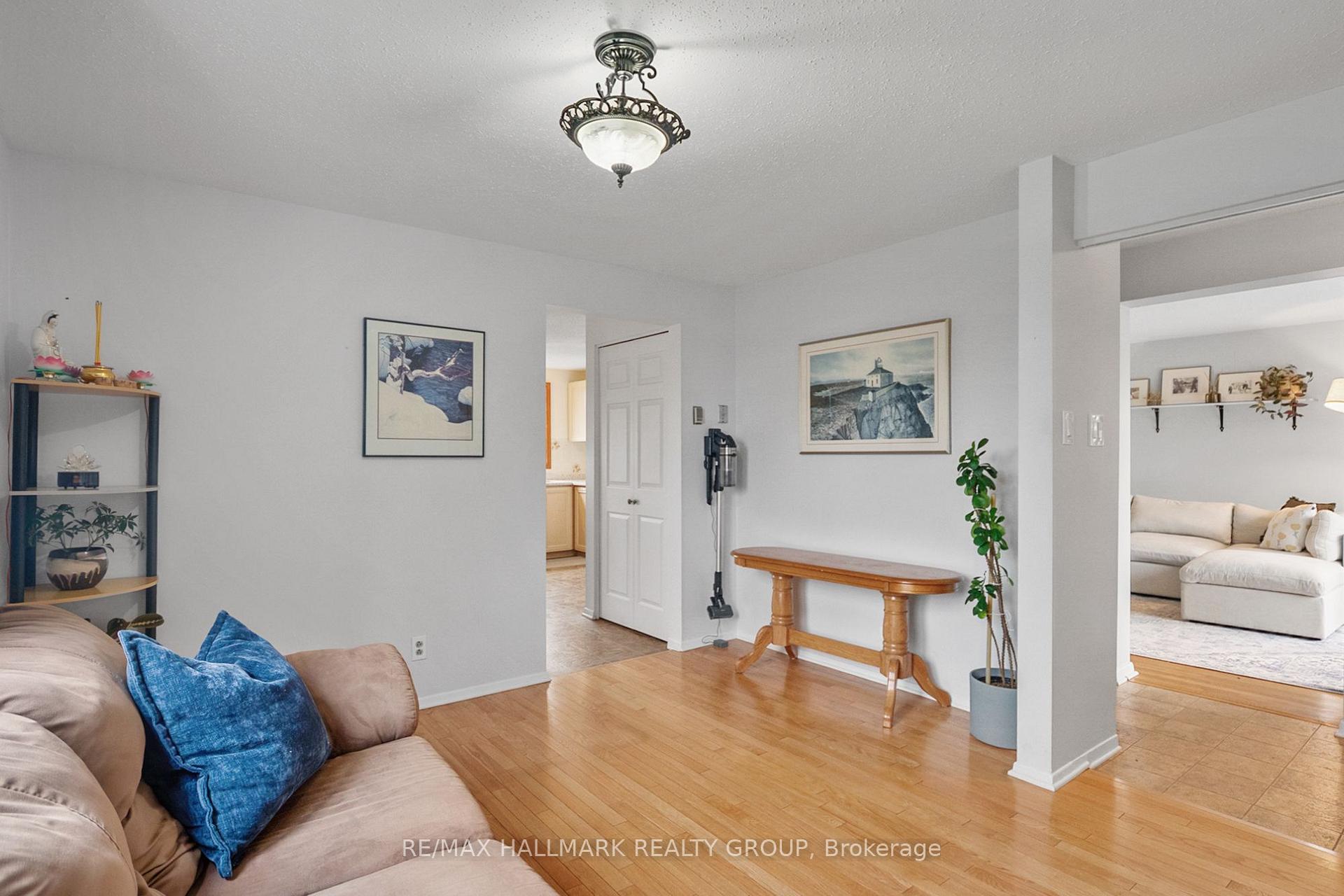 Photo 13 of 30 Tiverton Drive, Ottawa, Borden Farm/Stewart Farm/Carleton Heights/Parkwood Hills — HOMEH