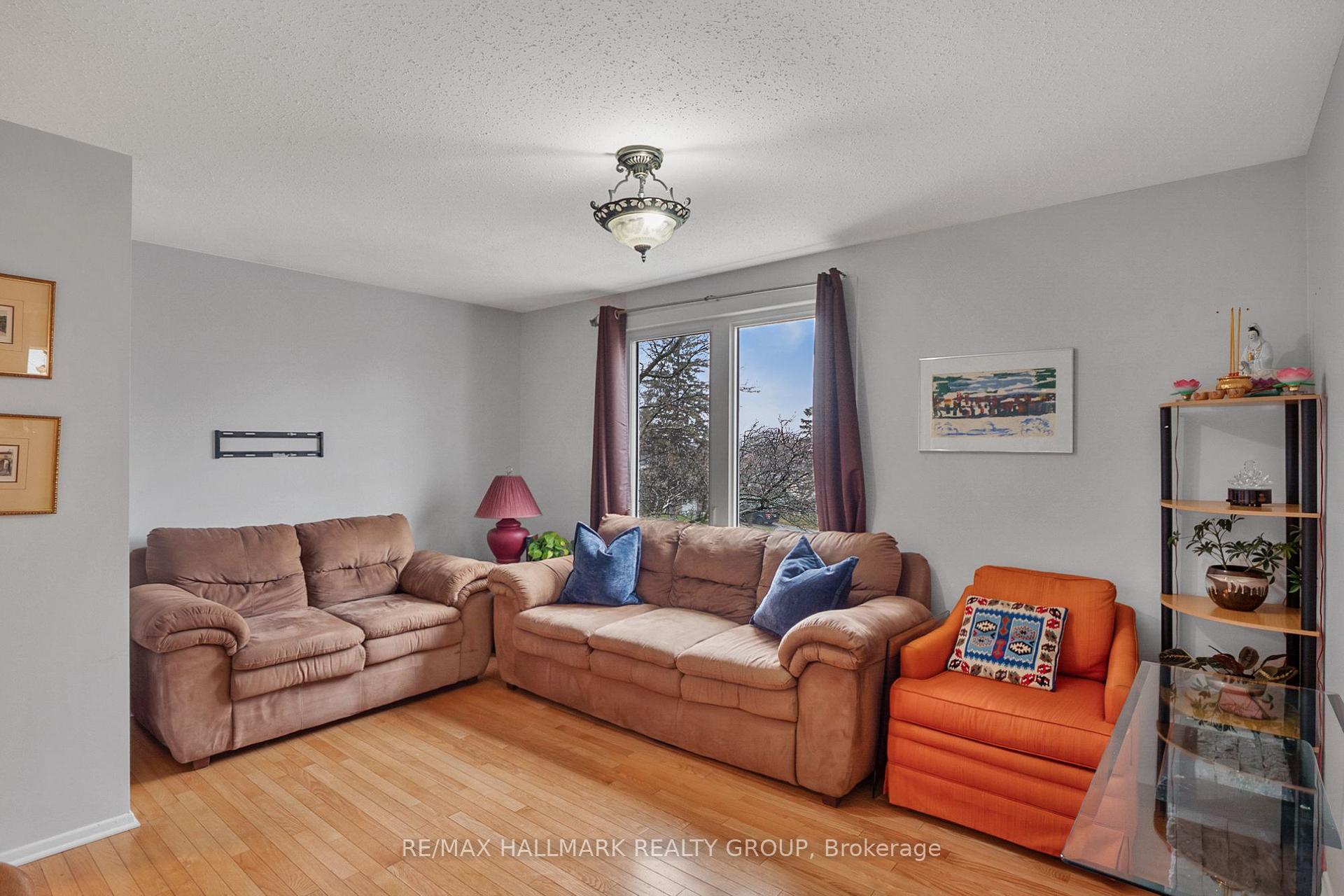 Photo 12 of 30 Tiverton Drive, Ottawa, Borden Farm/Stewart Farm/Carleton Heights/Parkwood Hills — HOMEH