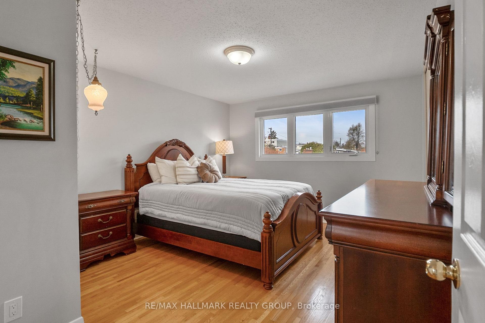 Photo 16 of 30 Tiverton Drive, Ottawa, Borden Farm/Stewart Farm/Carleton Heights/Parkwood Hills — HOMEH