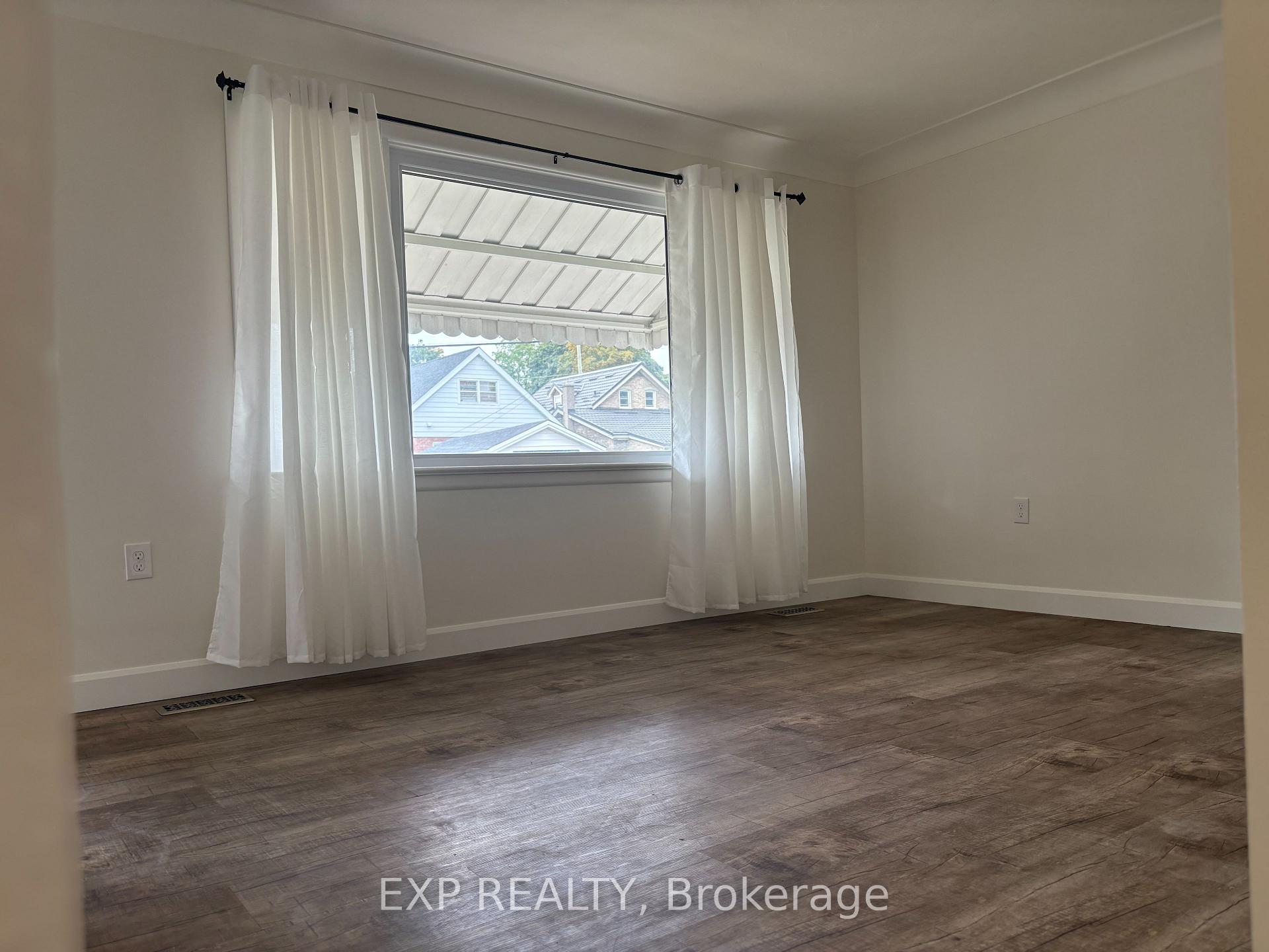 Photo 4 of 17 Huff Avenue, Brantford — HOMEH