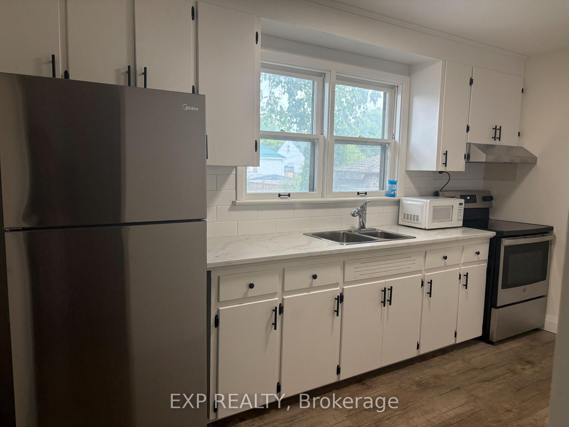 Photo 6 of 17 Huff Avenue, Brantford — HOMEH