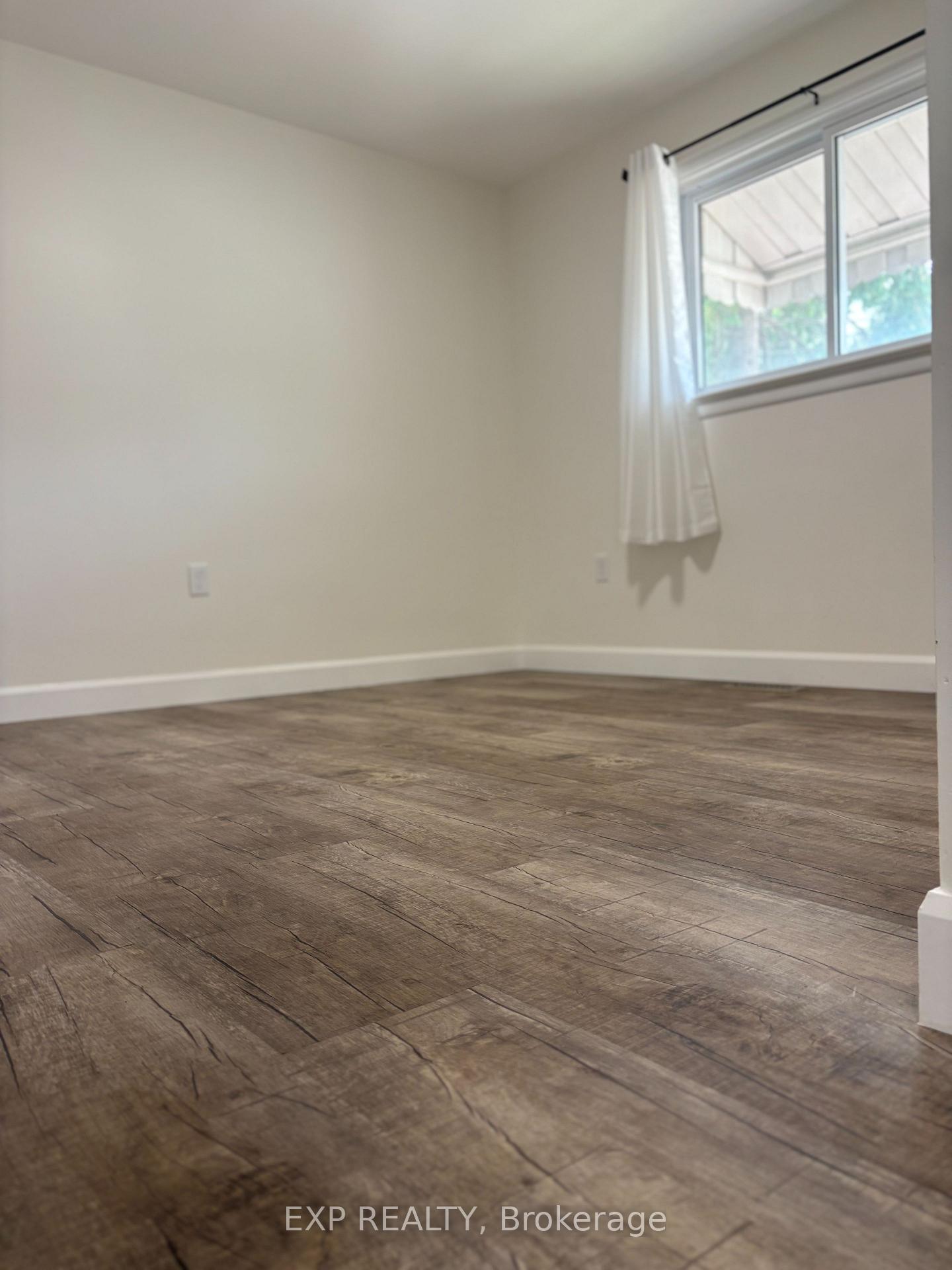 Photo 5 of 17 Huff Avenue, Brantford — HOMEH