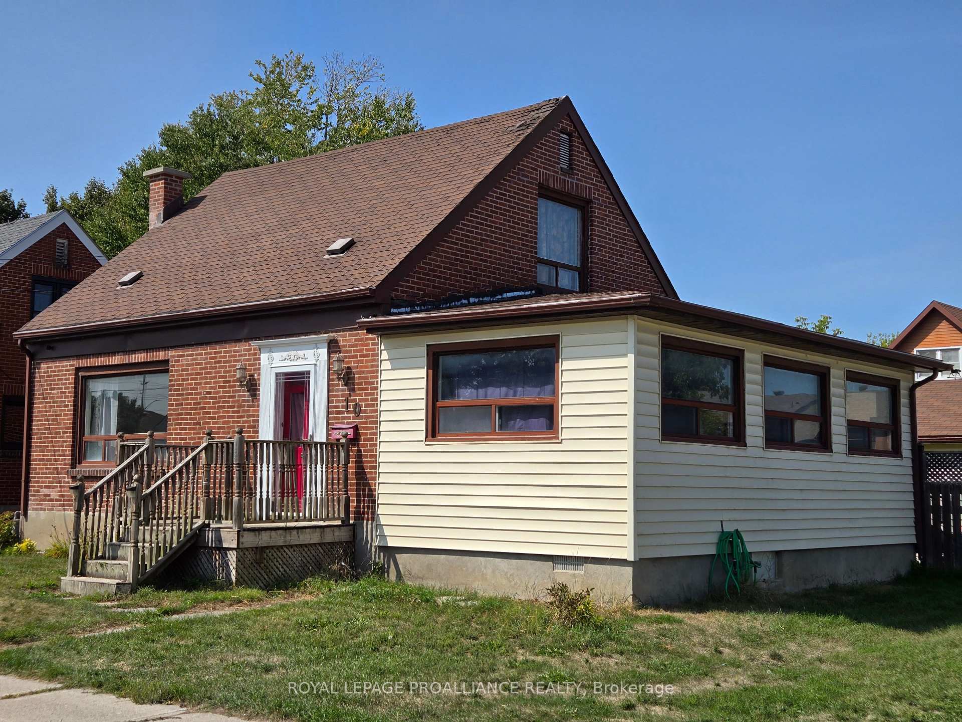 Photo 1 of 10 Wellington Crescent, Belleville, Belleville Ward — HOMEH