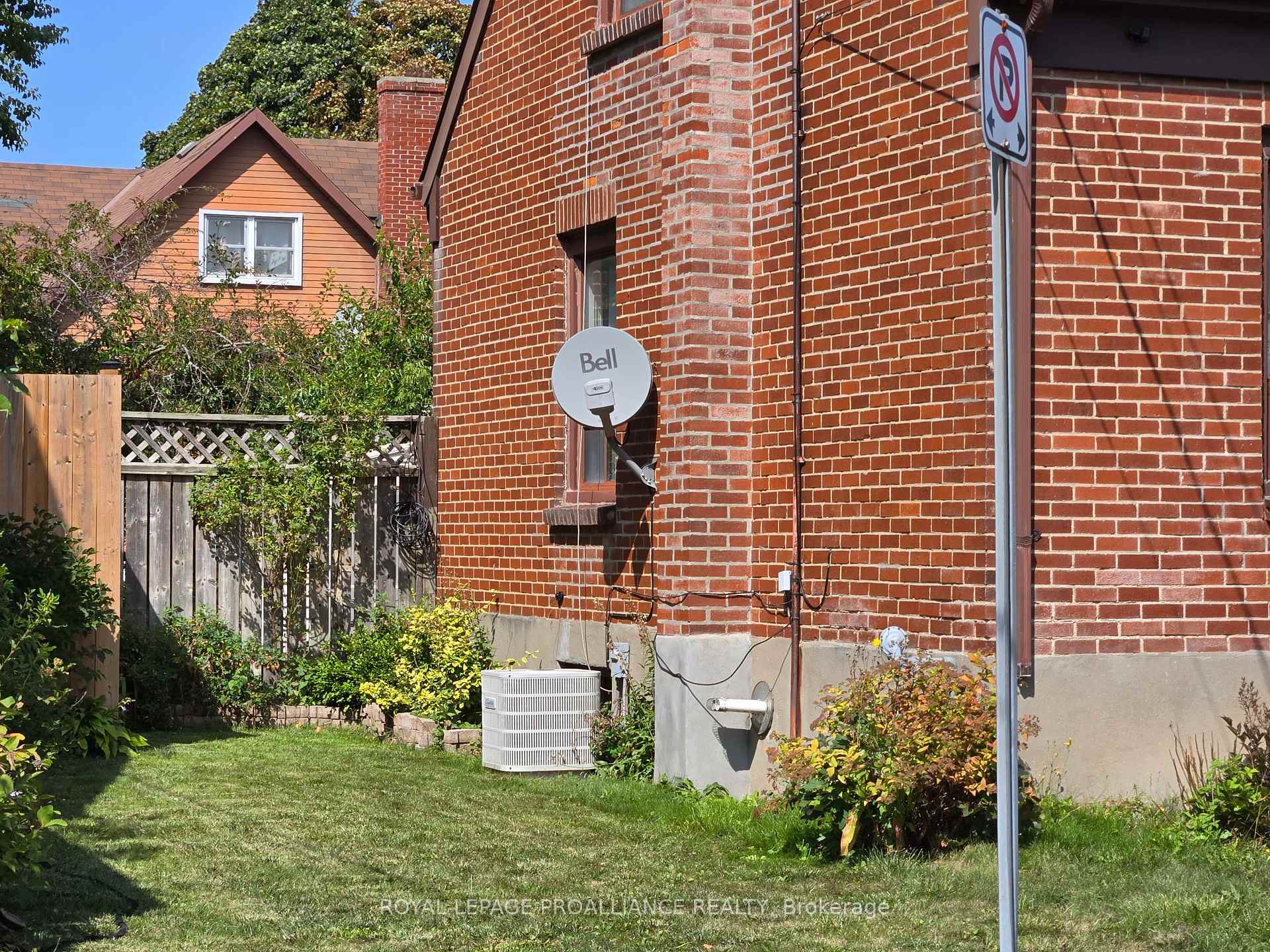 Photo 4 of 10 Wellington Crescent, Belleville, Belleville Ward — HOMEH