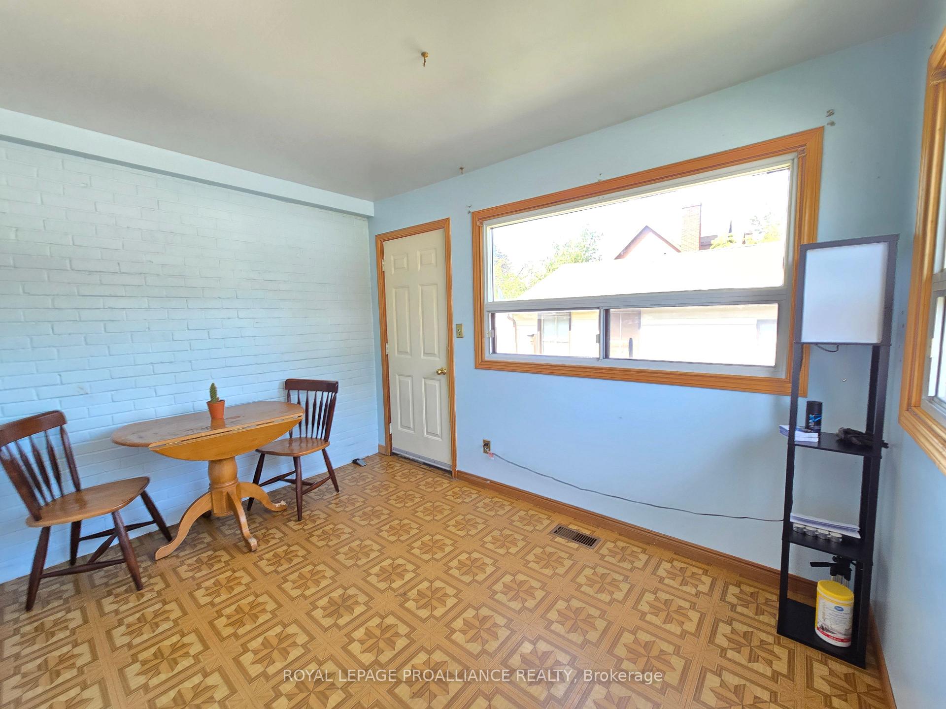 Photo 7 of 10 Wellington Crescent, Belleville, Belleville Ward — HOMEH