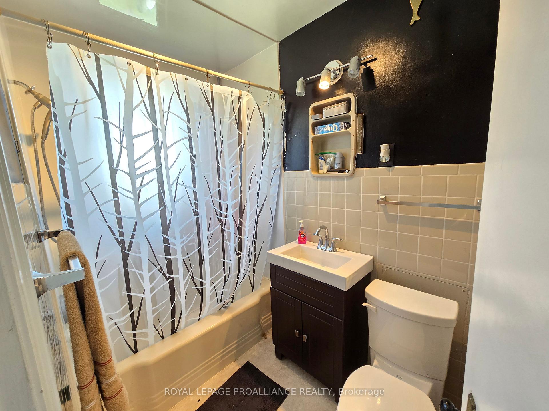 Photo 10 of 10 Wellington Crescent, Belleville, Belleville Ward — HOMEH