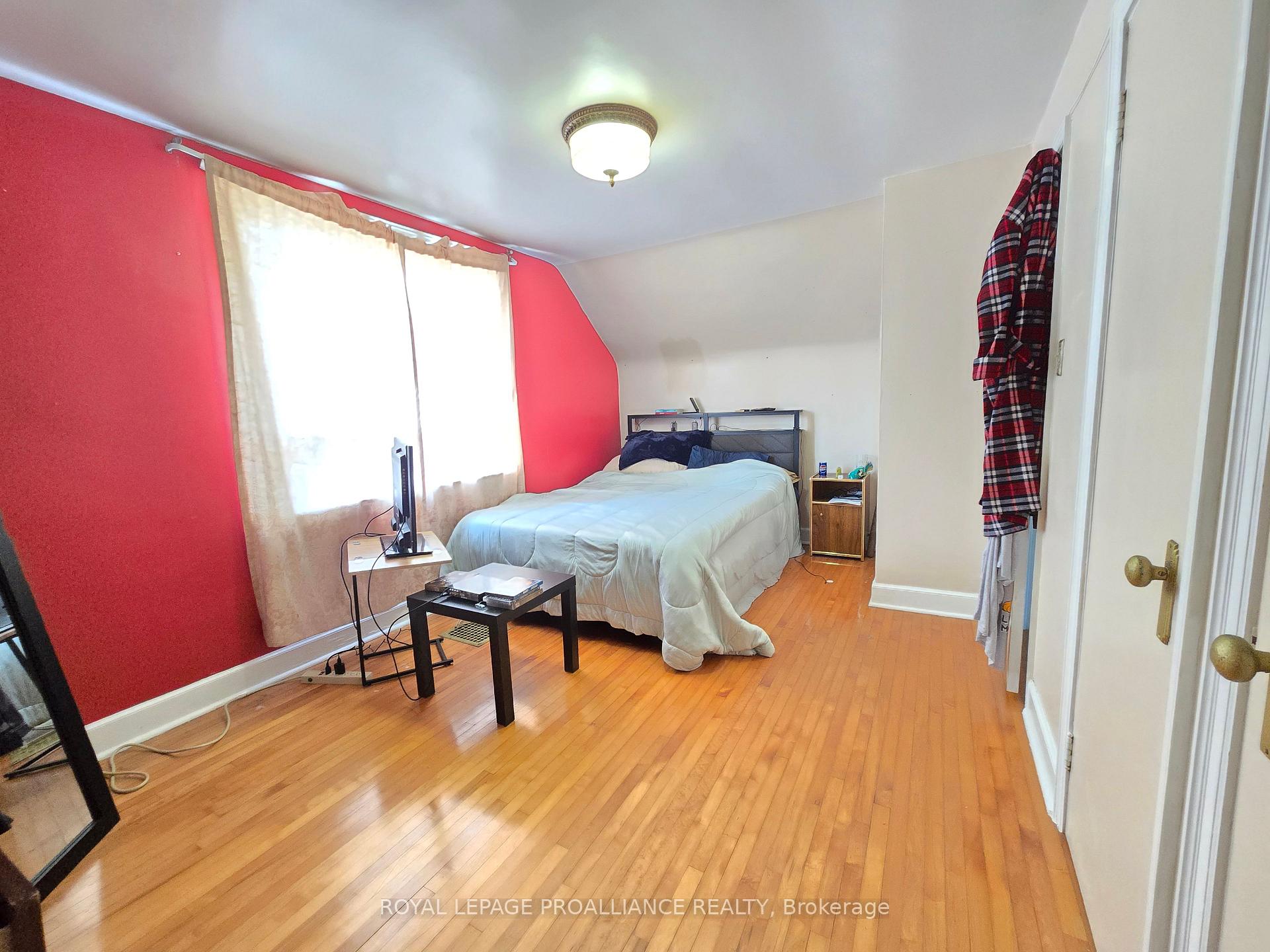 Photo 11 of 10 Wellington Crescent, Belleville, Belleville Ward — HOMEH