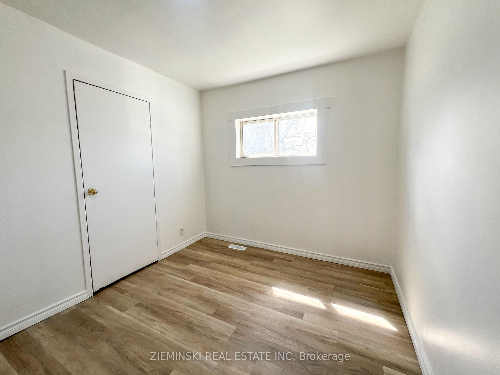 Photo 8 of Unit A, 310 Ninth Avenue, Cochrane — HOMEH