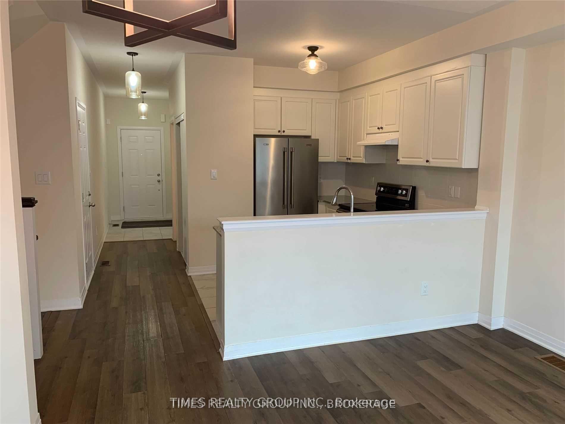 Photo 4 of 35 Bedford Estates Crescent, Barrie, Bayshore — HOMEH