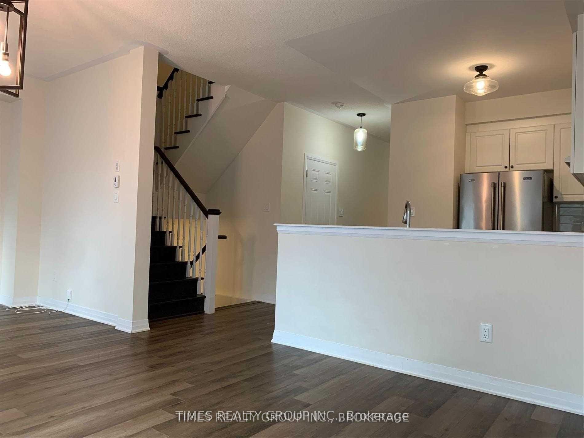 Photo 3 of 35 Bedford Estates Crescent, Barrie, Bayshore — HOMEH