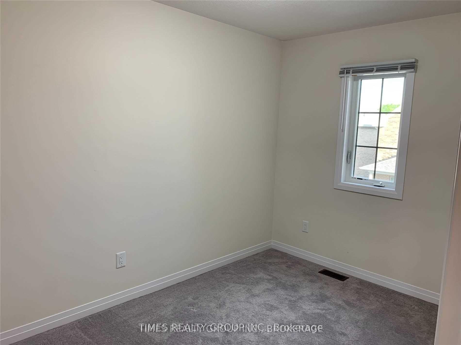 Photo 24 of 35 Bedford Estates Crescent, Barrie, Bayshore — HOMEH