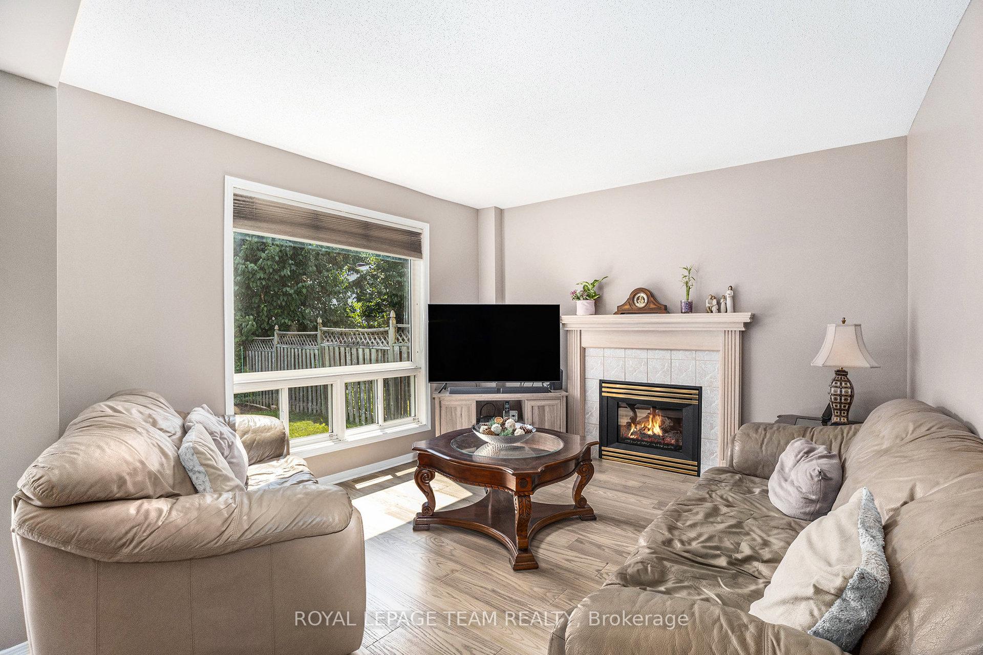 Photo 4 of 36 Nakota Way, Ottawa, Barrhaven - Longfields — HOMEH