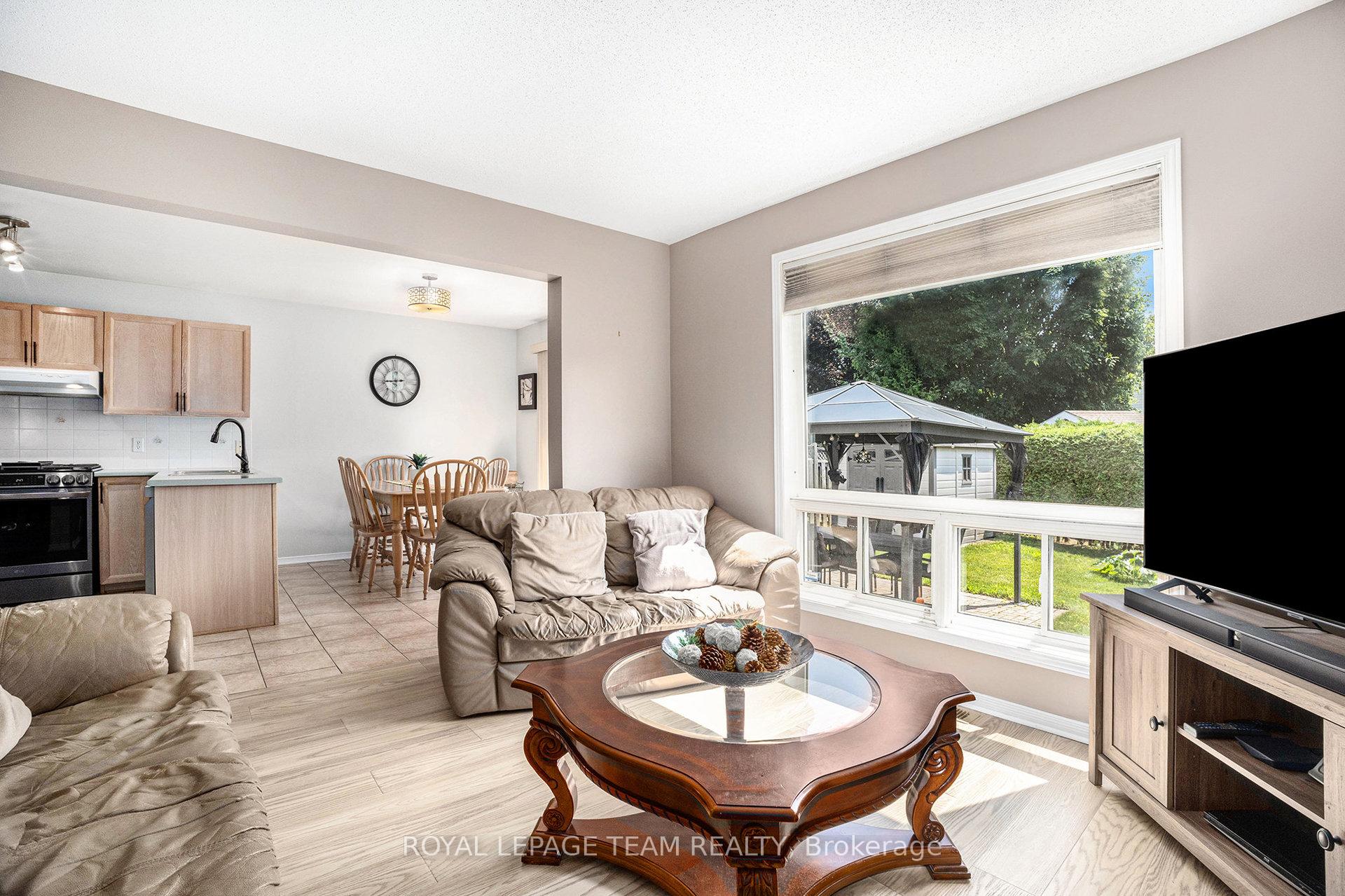 Photo 6 of 36 Nakota Way, Ottawa, Barrhaven - Longfields — HOMEH