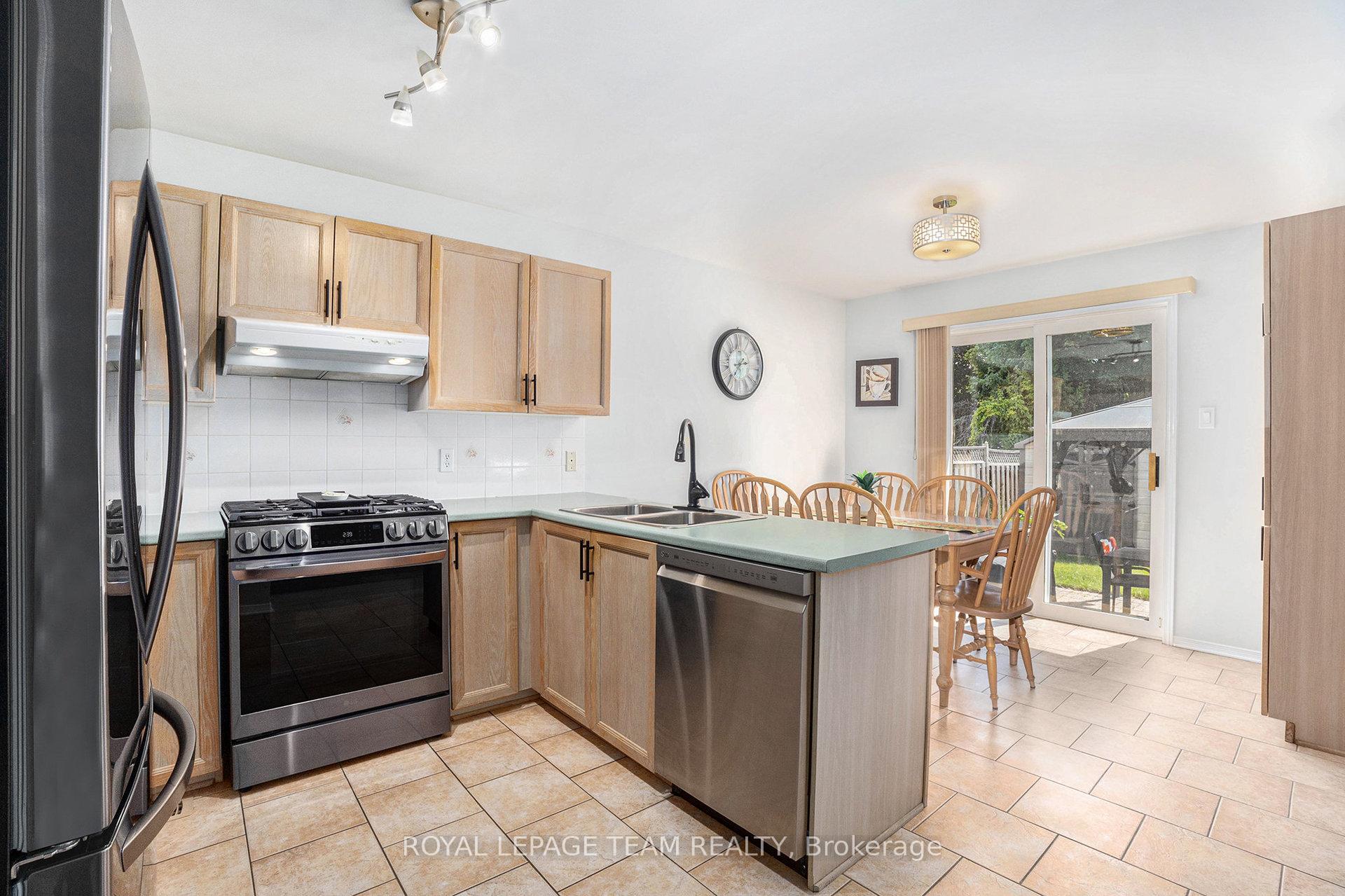 Photo 7 of 36 Nakota Way, Ottawa, Barrhaven - Longfields — HOMEH