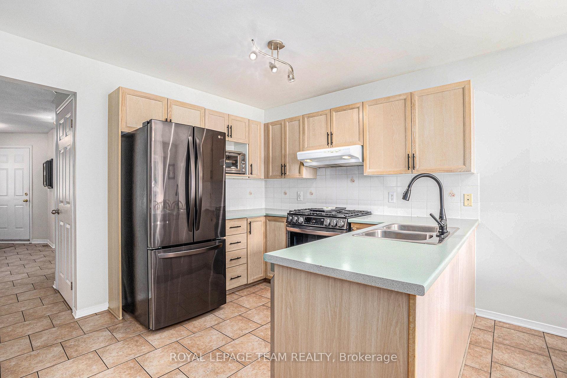 Photo 9 of 36 Nakota Way, Ottawa, Barrhaven - Longfields — HOMEH