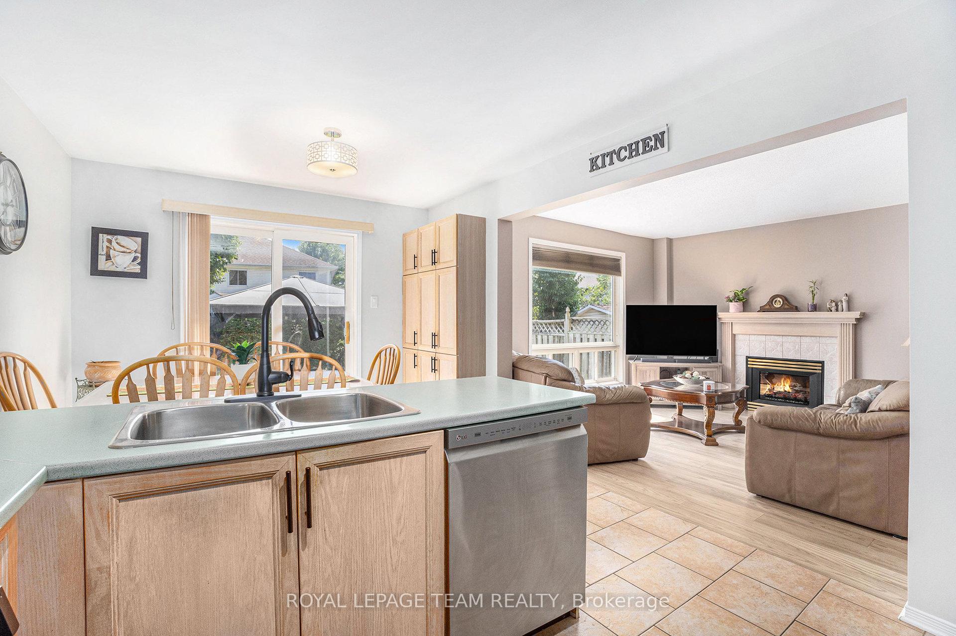Photo 10 of 36 Nakota Way, Ottawa, Barrhaven - Longfields — HOMEH