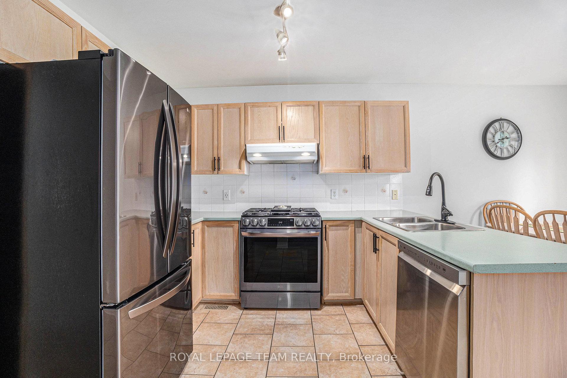 Photo 8 of 36 Nakota Way, Ottawa, Barrhaven - Longfields — HOMEH