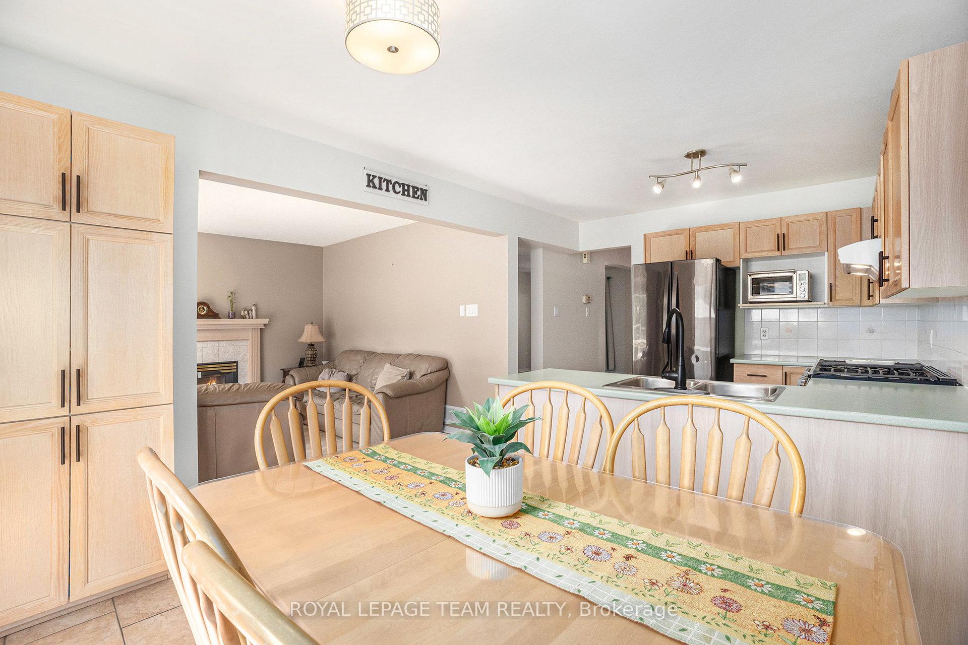 Photo 13 of 36 Nakota Way, Ottawa, Barrhaven - Longfields — HOMEH