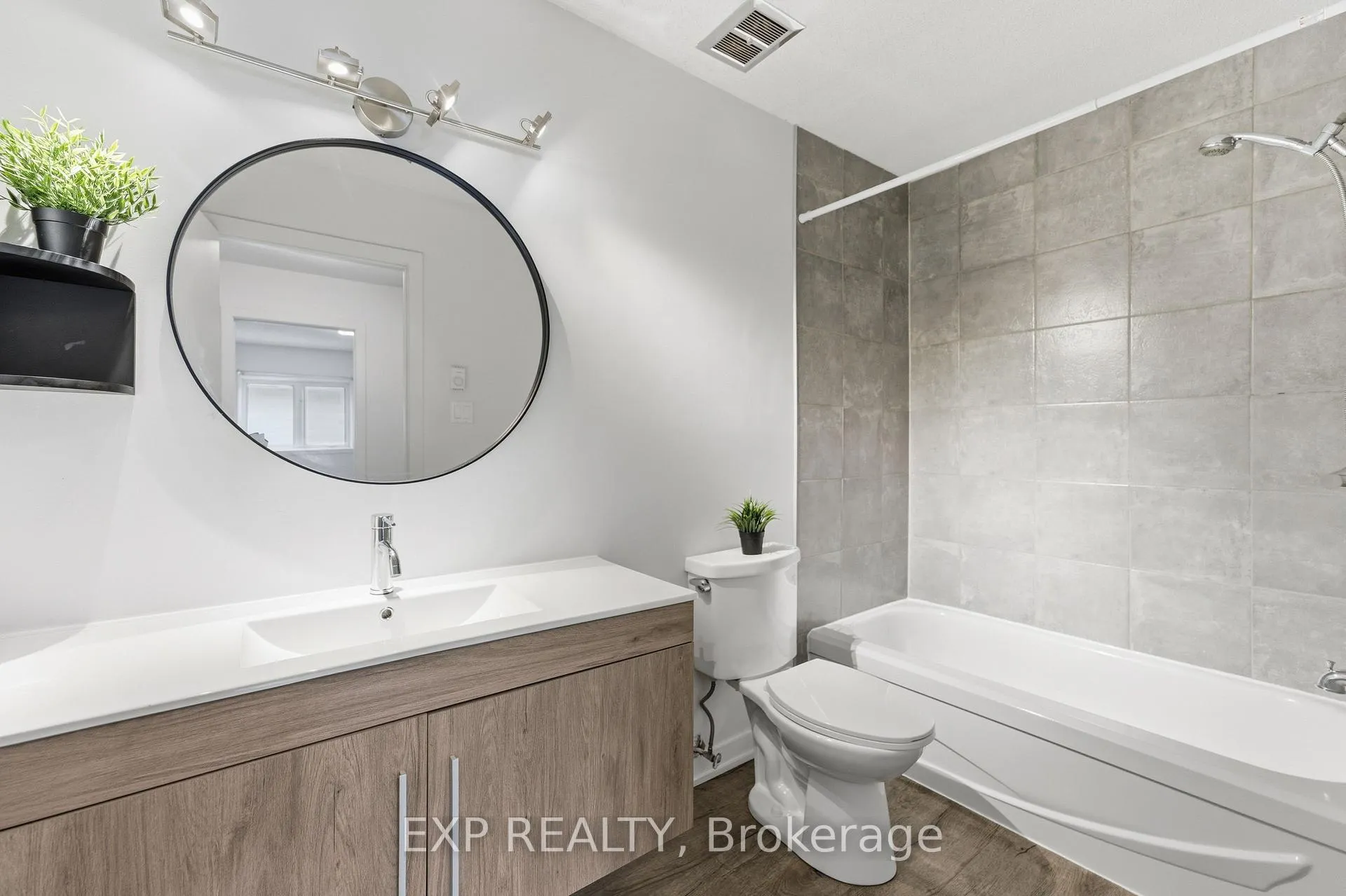 Photo 10 of Unit 202, 261 Longueuil Street, Champlain, L'Orignal — HOMEH