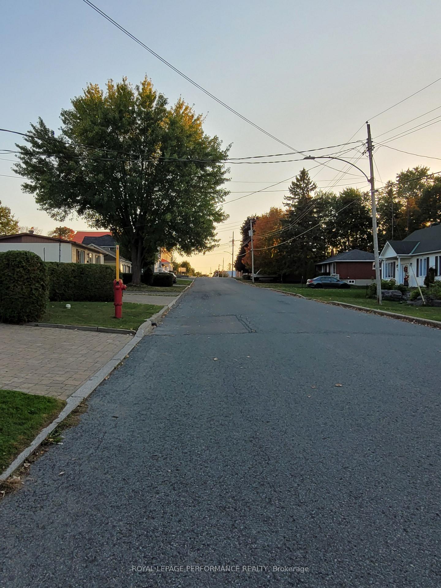 Photo 34 of 975 Queen Street, Champlain, L'Orignal — HOMEH