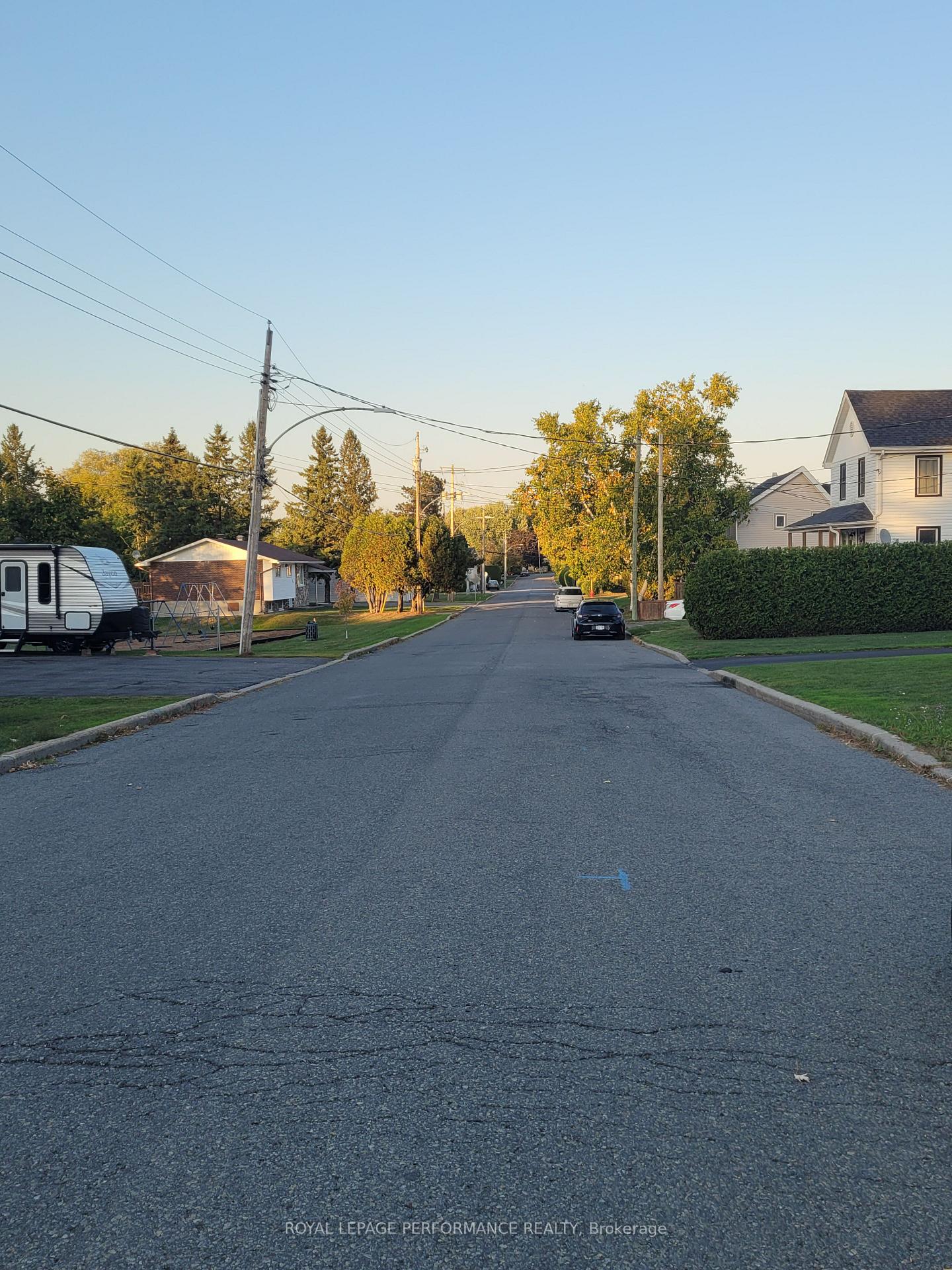 Photo 35 of 975 Queen Street, Champlain, L'Orignal — HOMEH