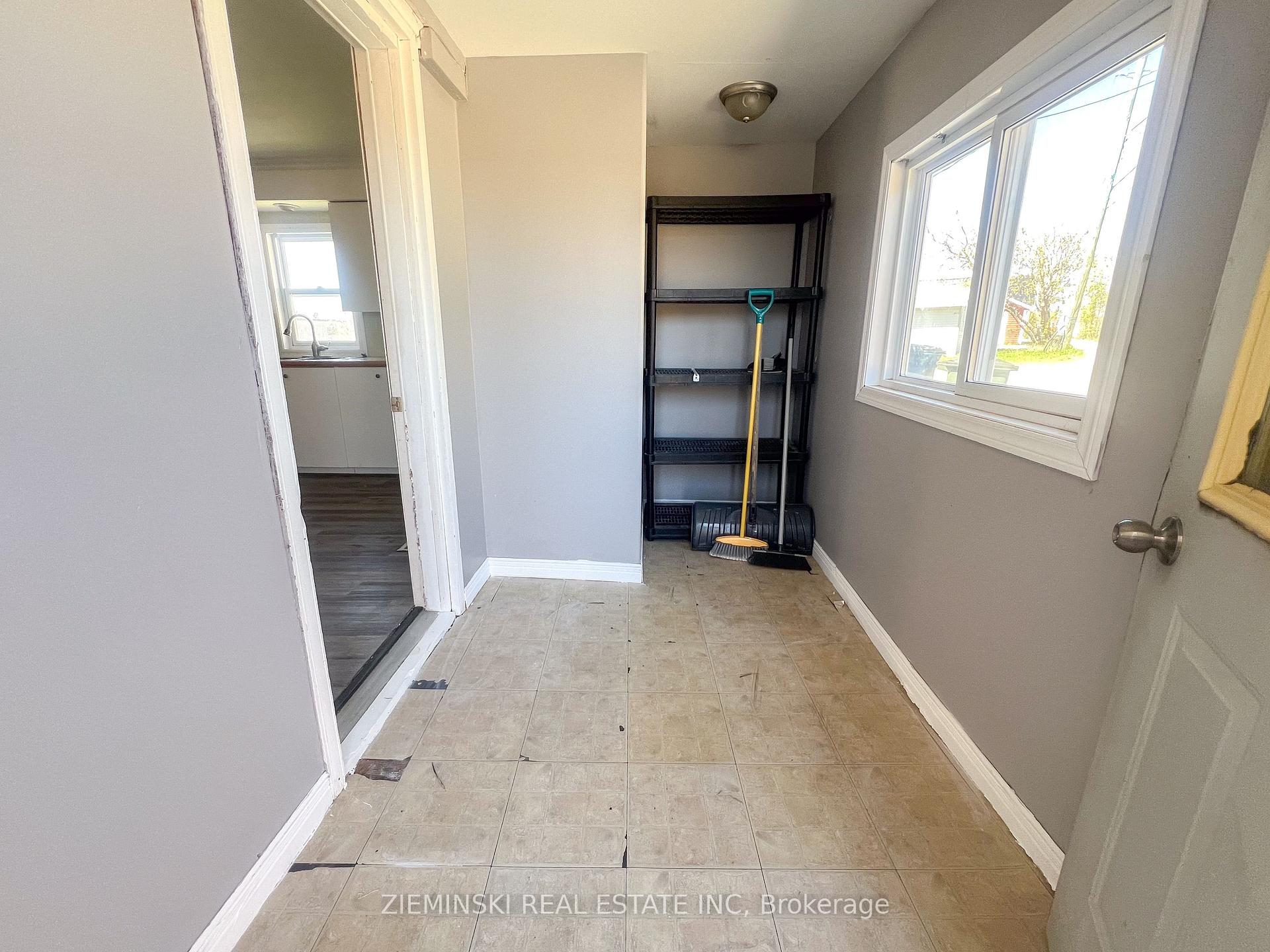 Photo 5 of Unit A, 15 Fourth Street, Cochrane — HOMEH