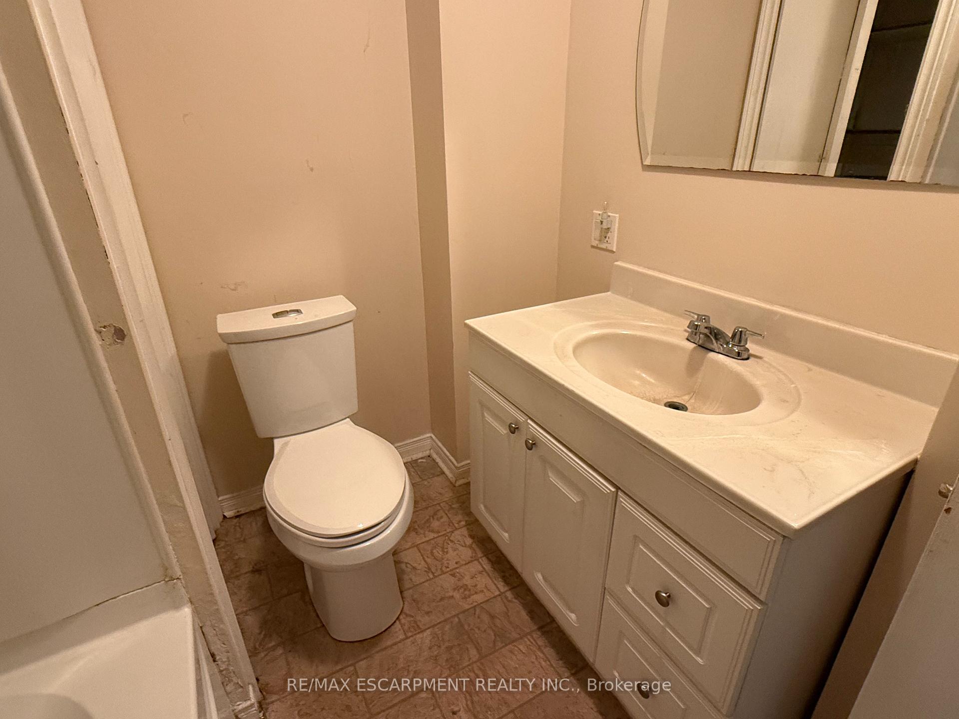 Photo 8 of 106 Aberdeen Avenue, Brantford — HOMEH