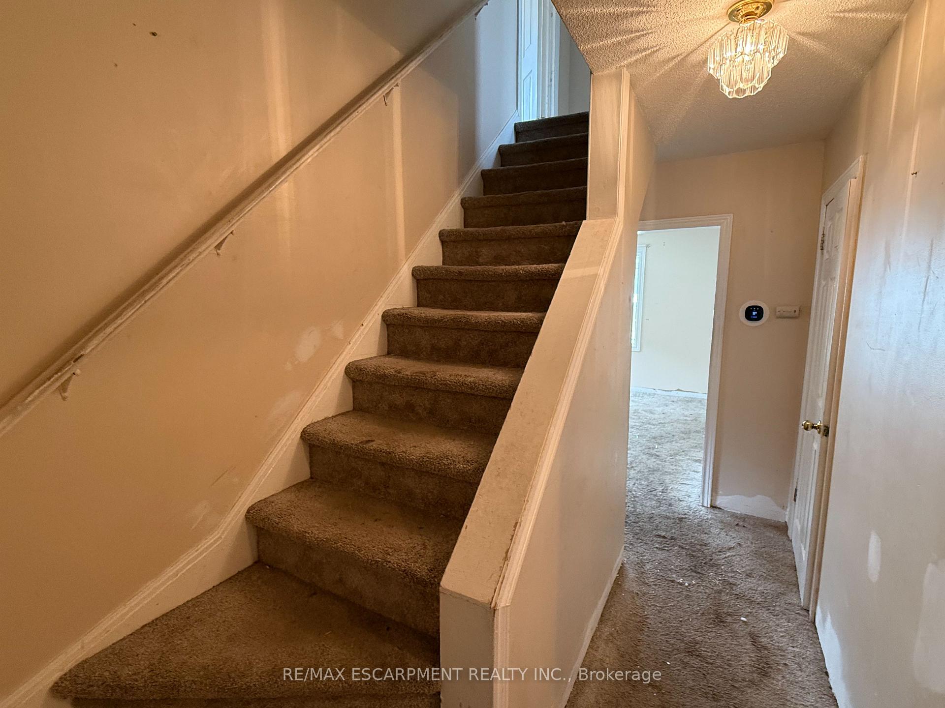 Photo 10 of 106 Aberdeen Avenue, Brantford — HOMEH