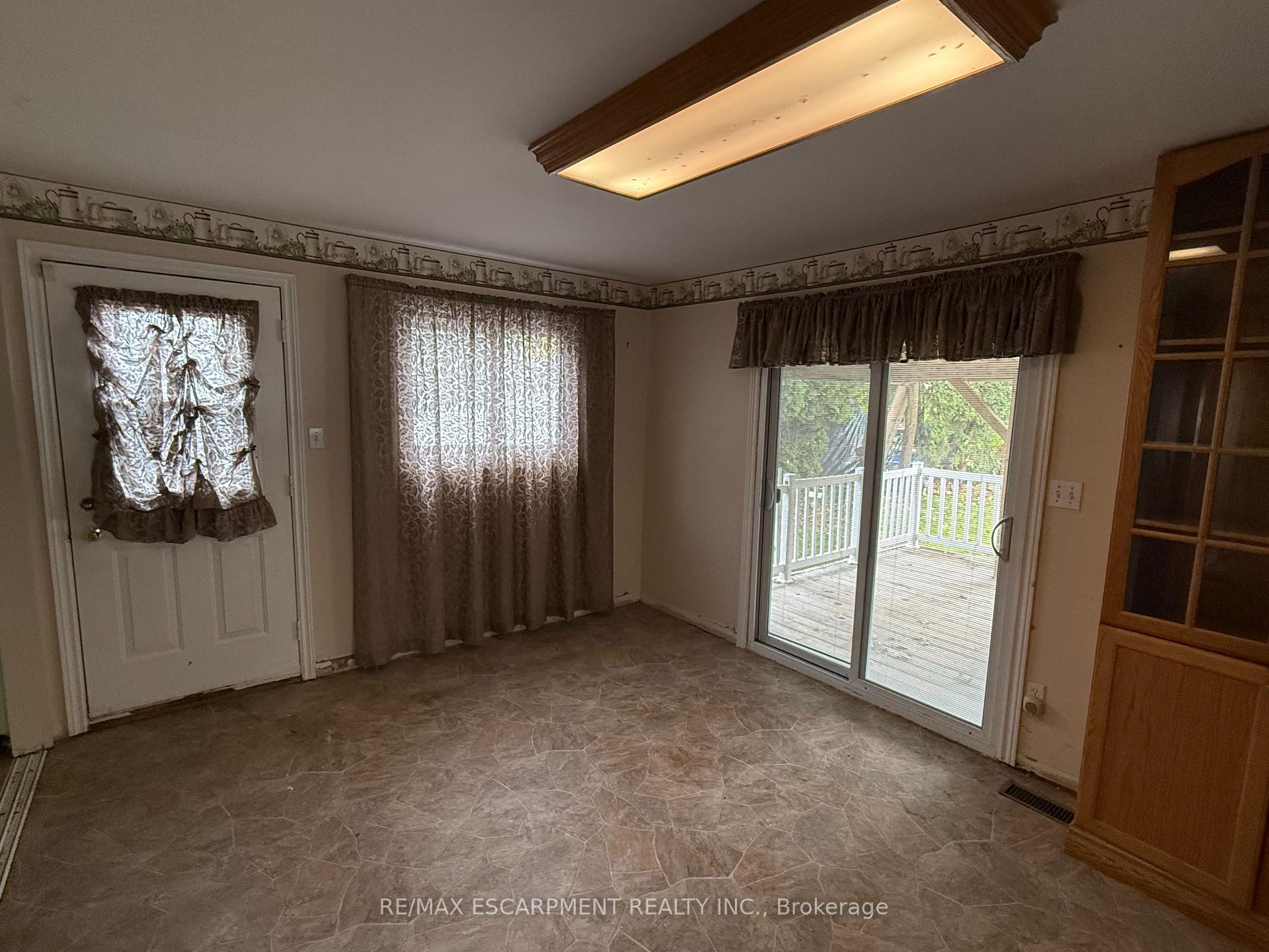 Photo 35 of 106 Aberdeen Avenue, Brantford — HOMEH